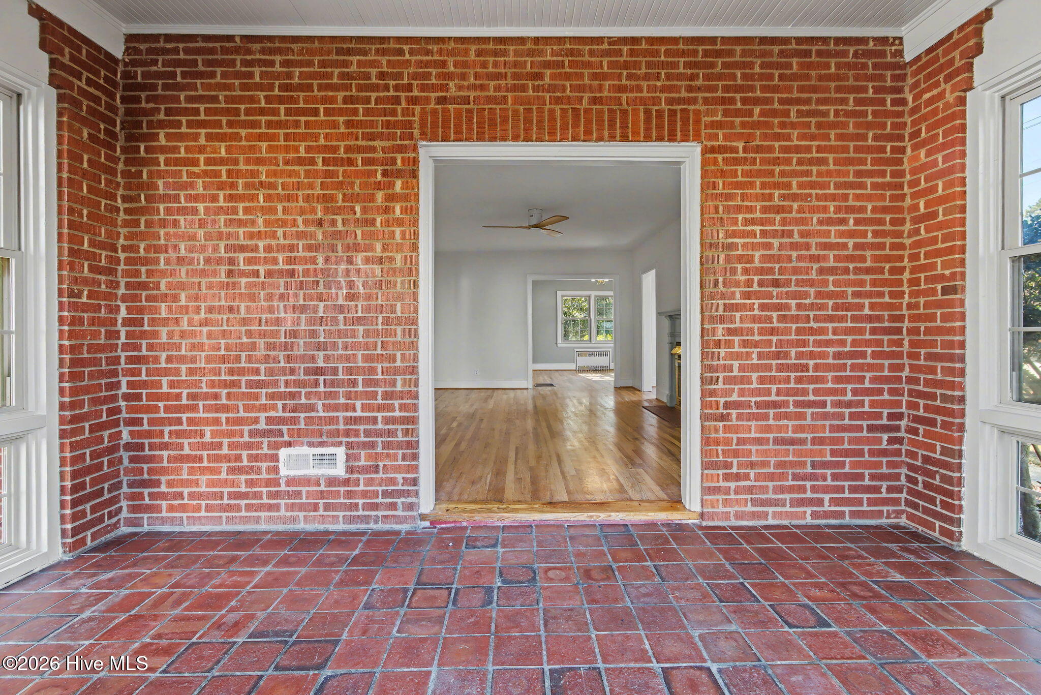 100549818 | Photo 32