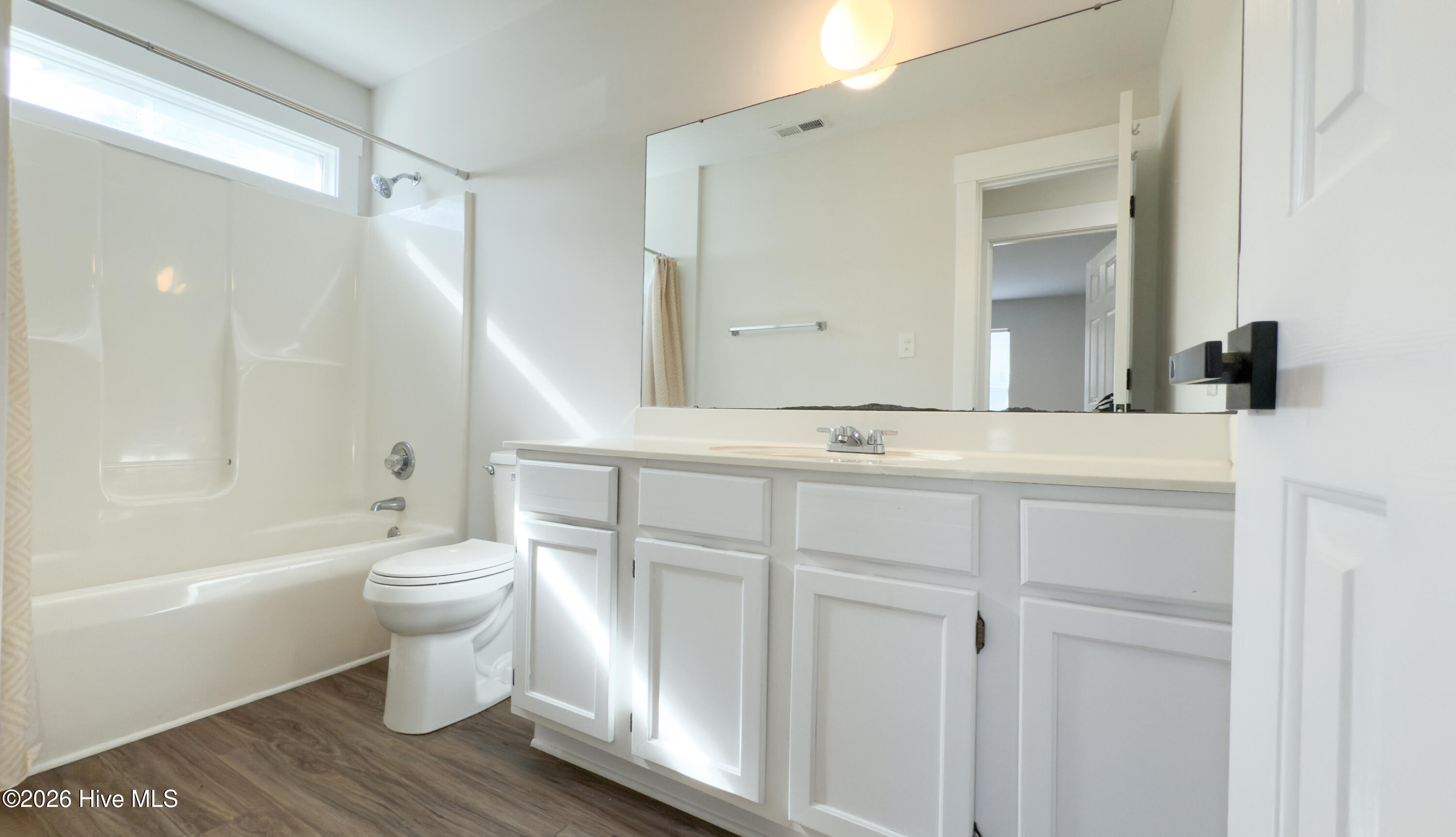 100550550 | Photo 17