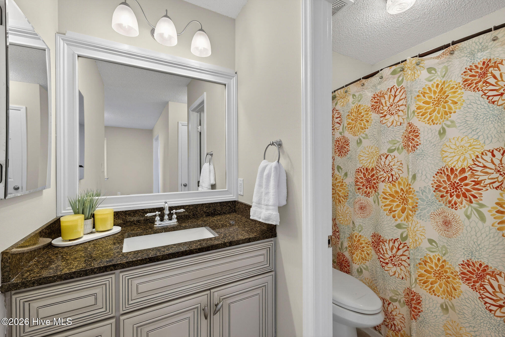 100545723 | Photo 32