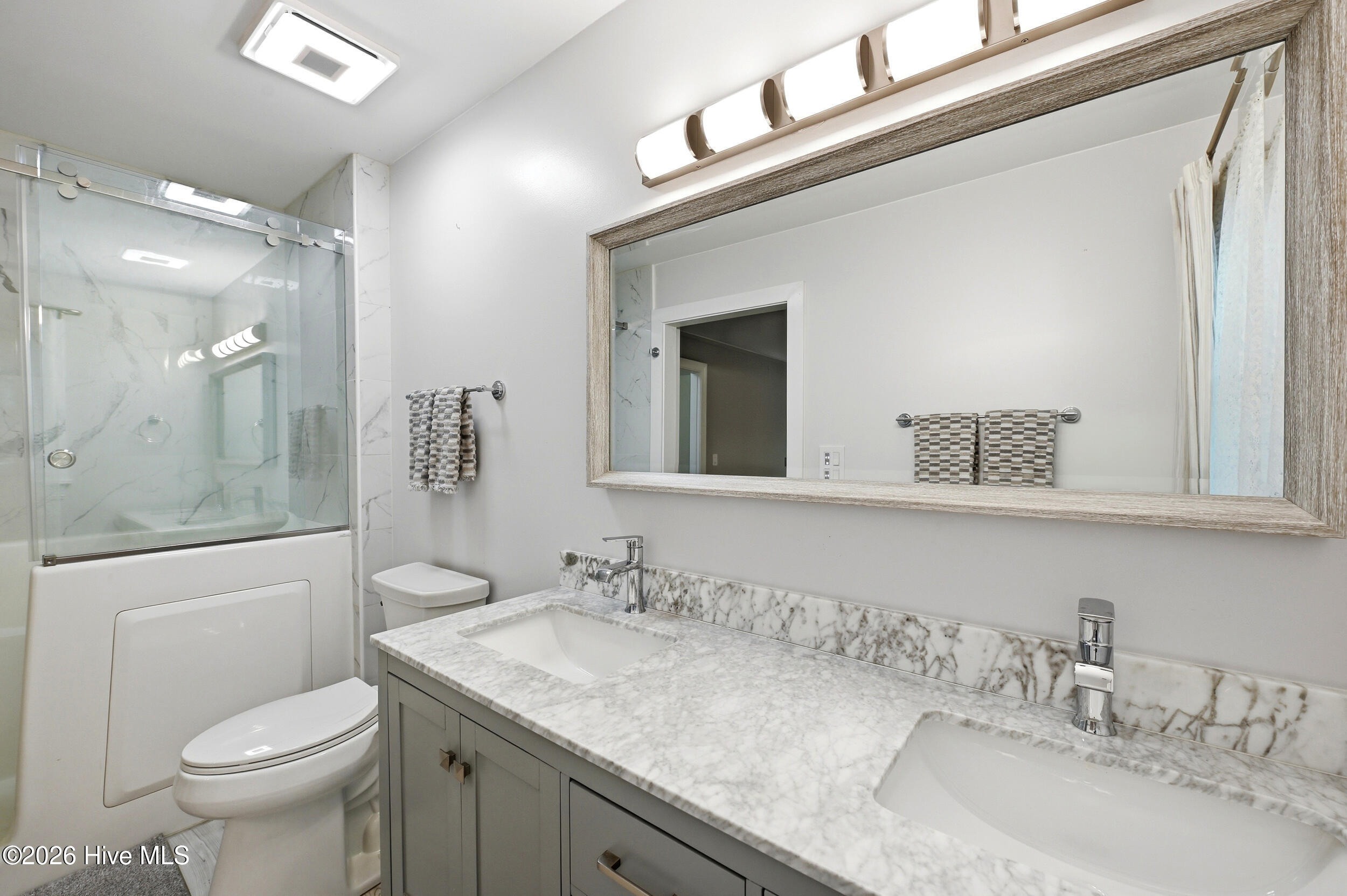 100570431 | Photo 33