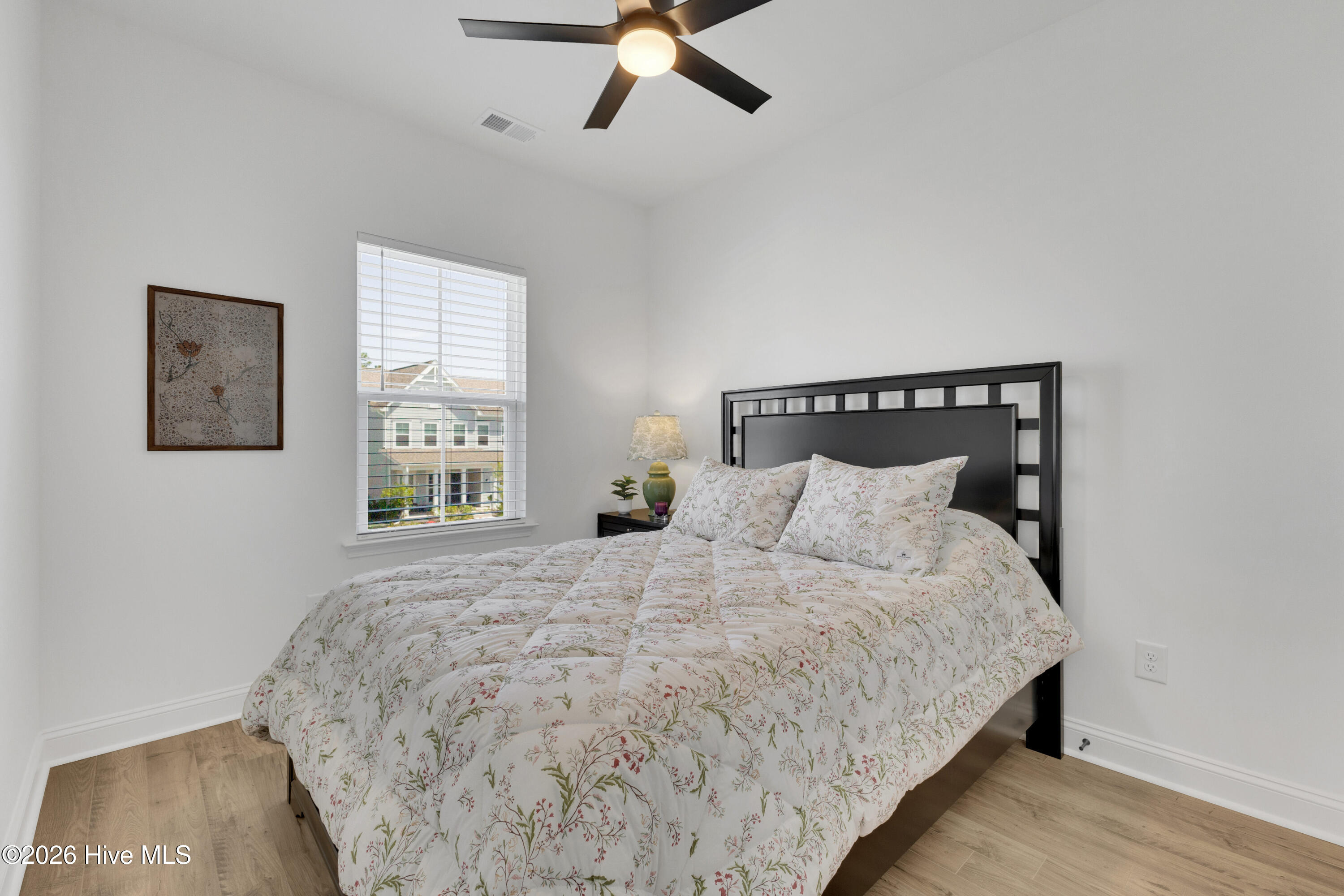 100566807 | Photo 26