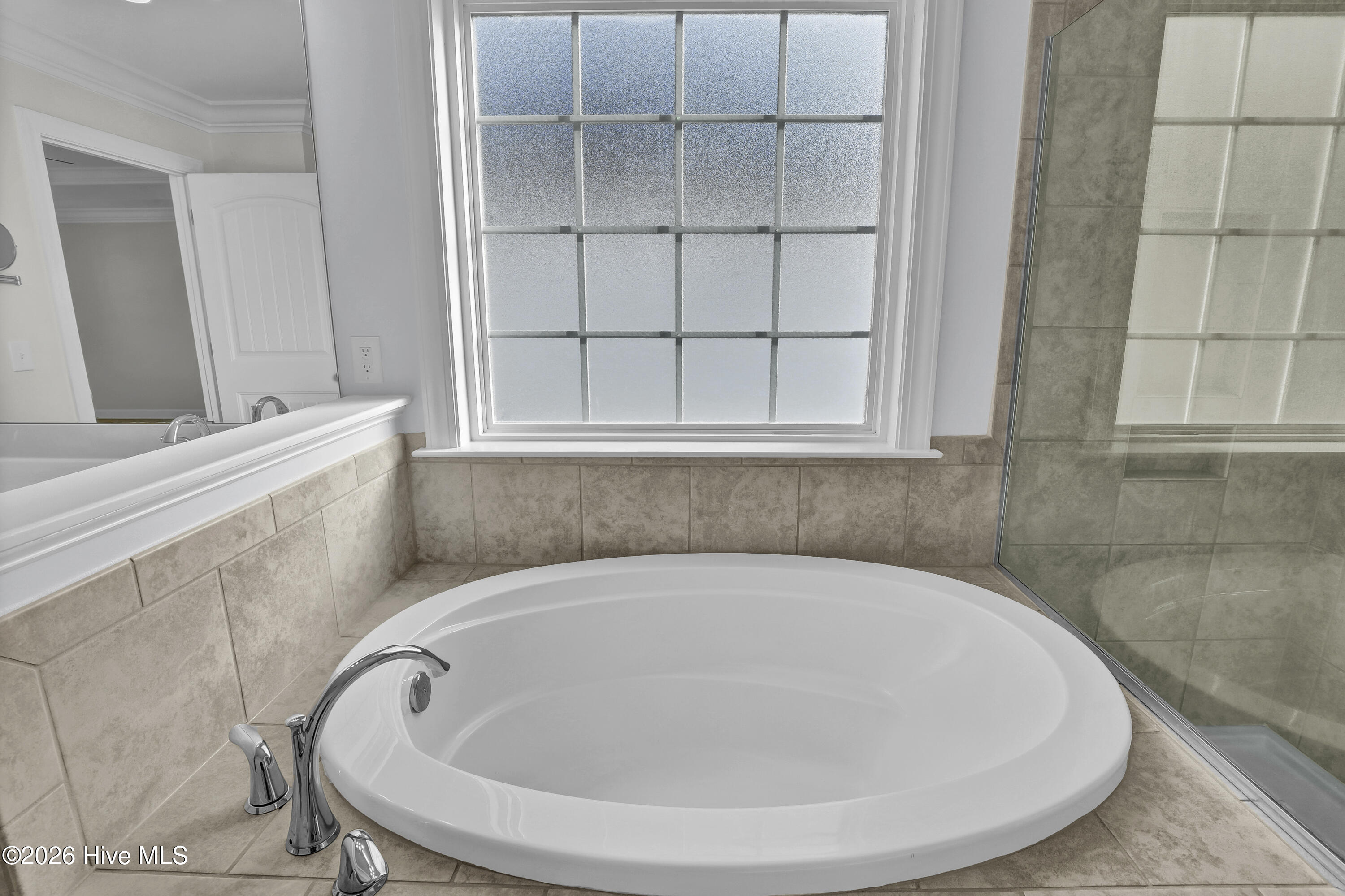 100550895 | Photo 23