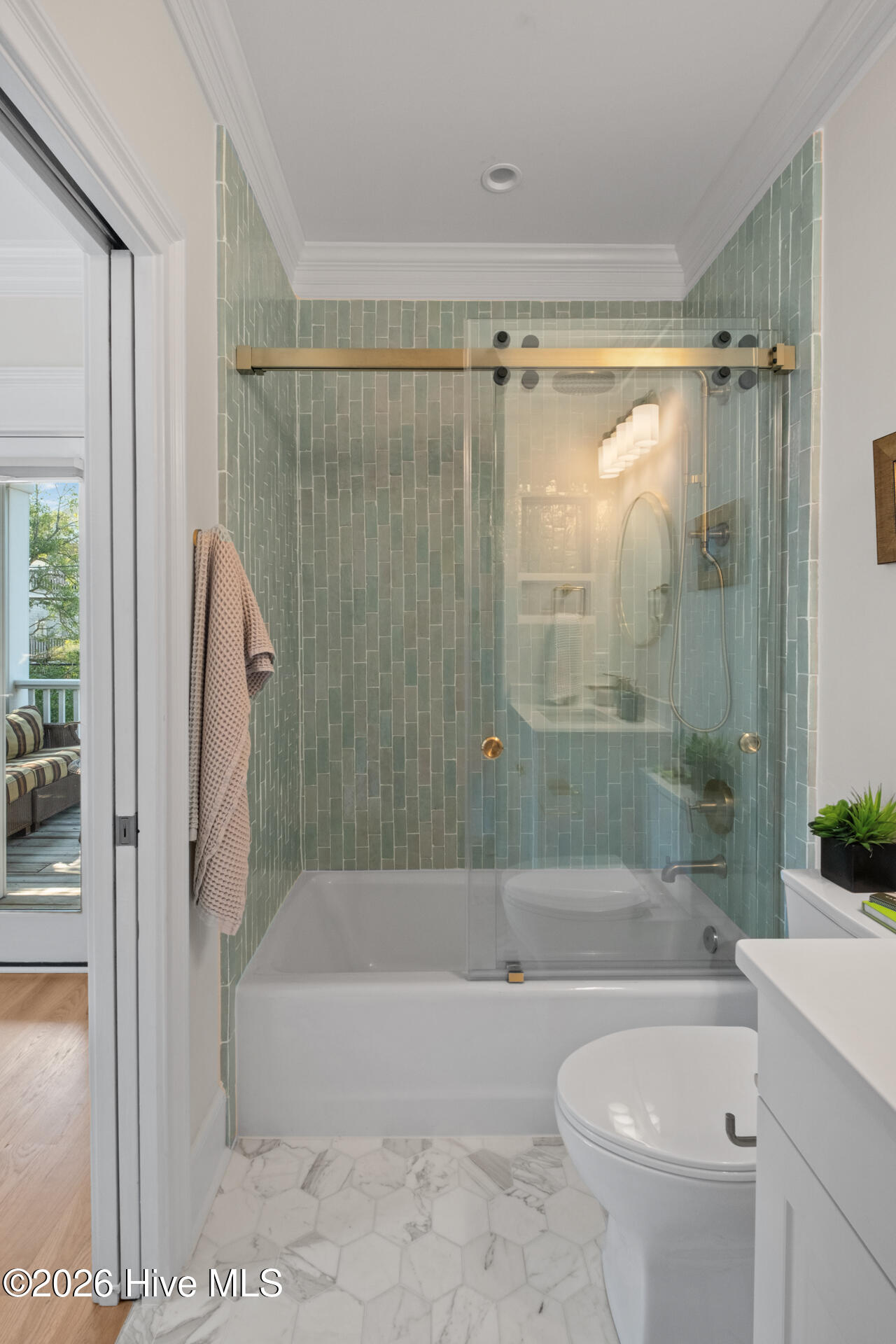 100567565 | Photo 41