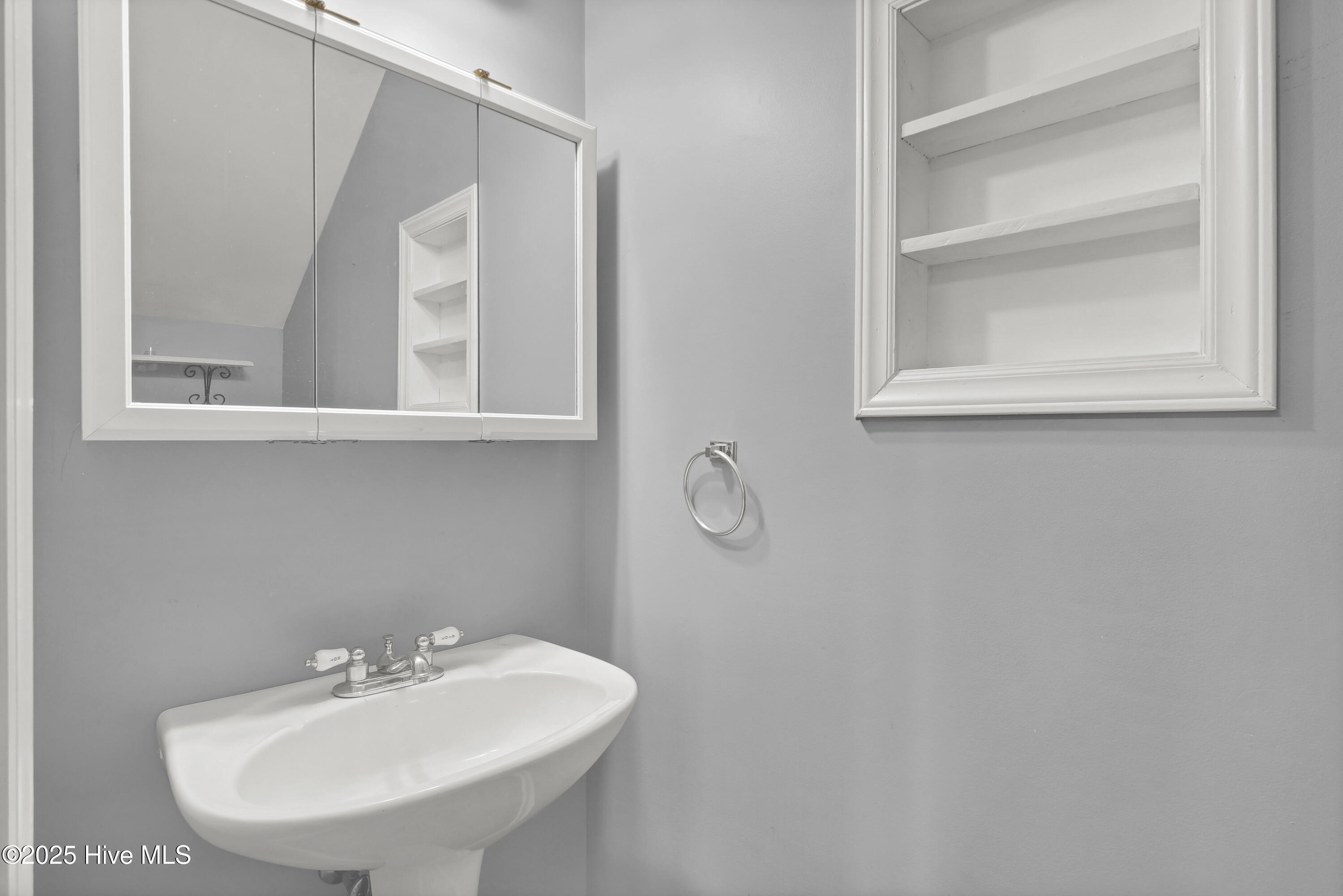 100546106 | Photo 13