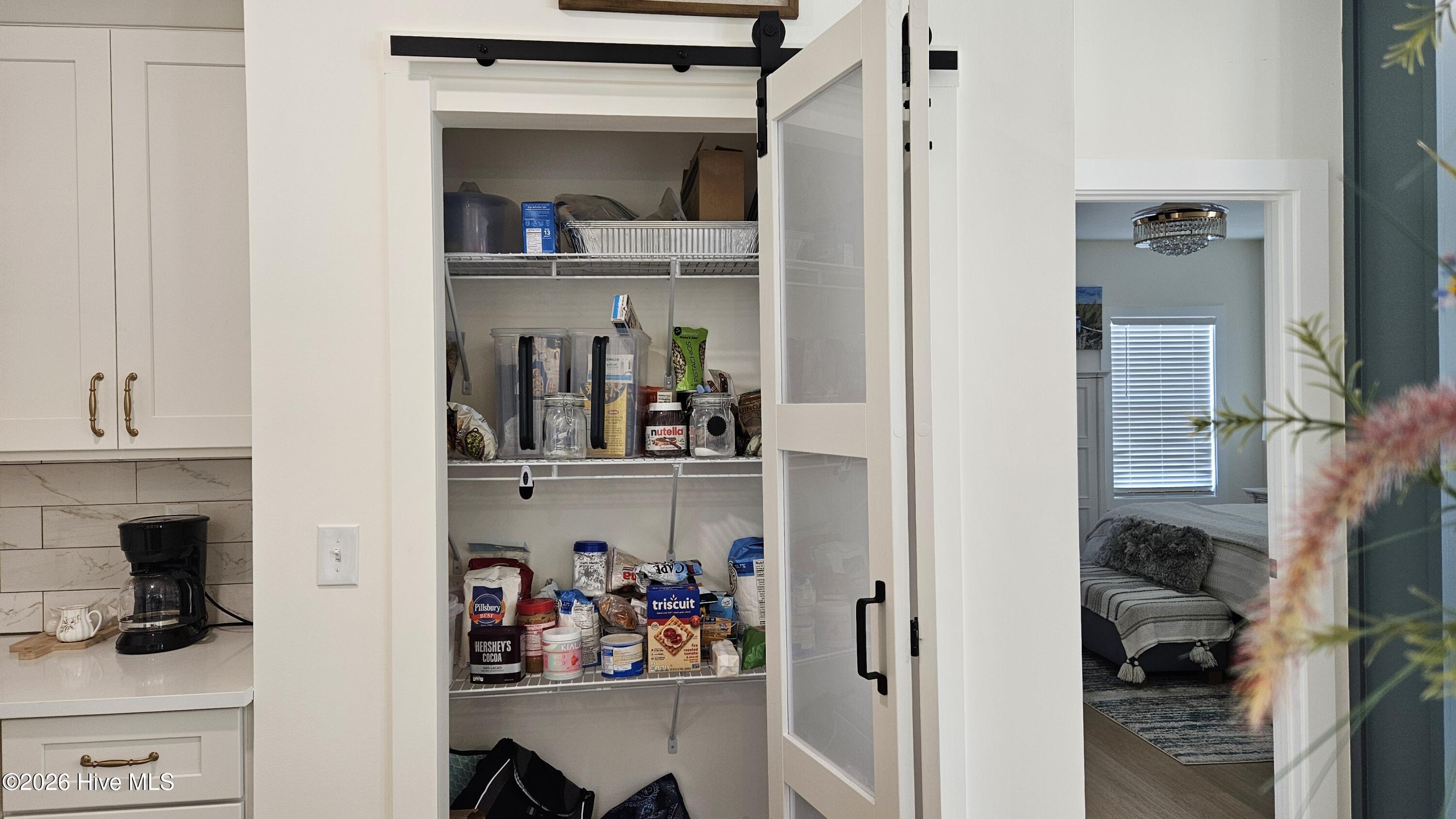 100563194 | Photo 16