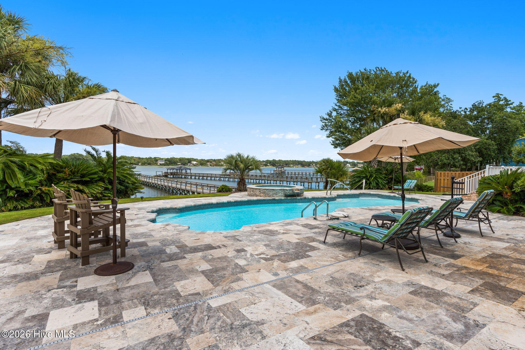 100554709 | Photo 37