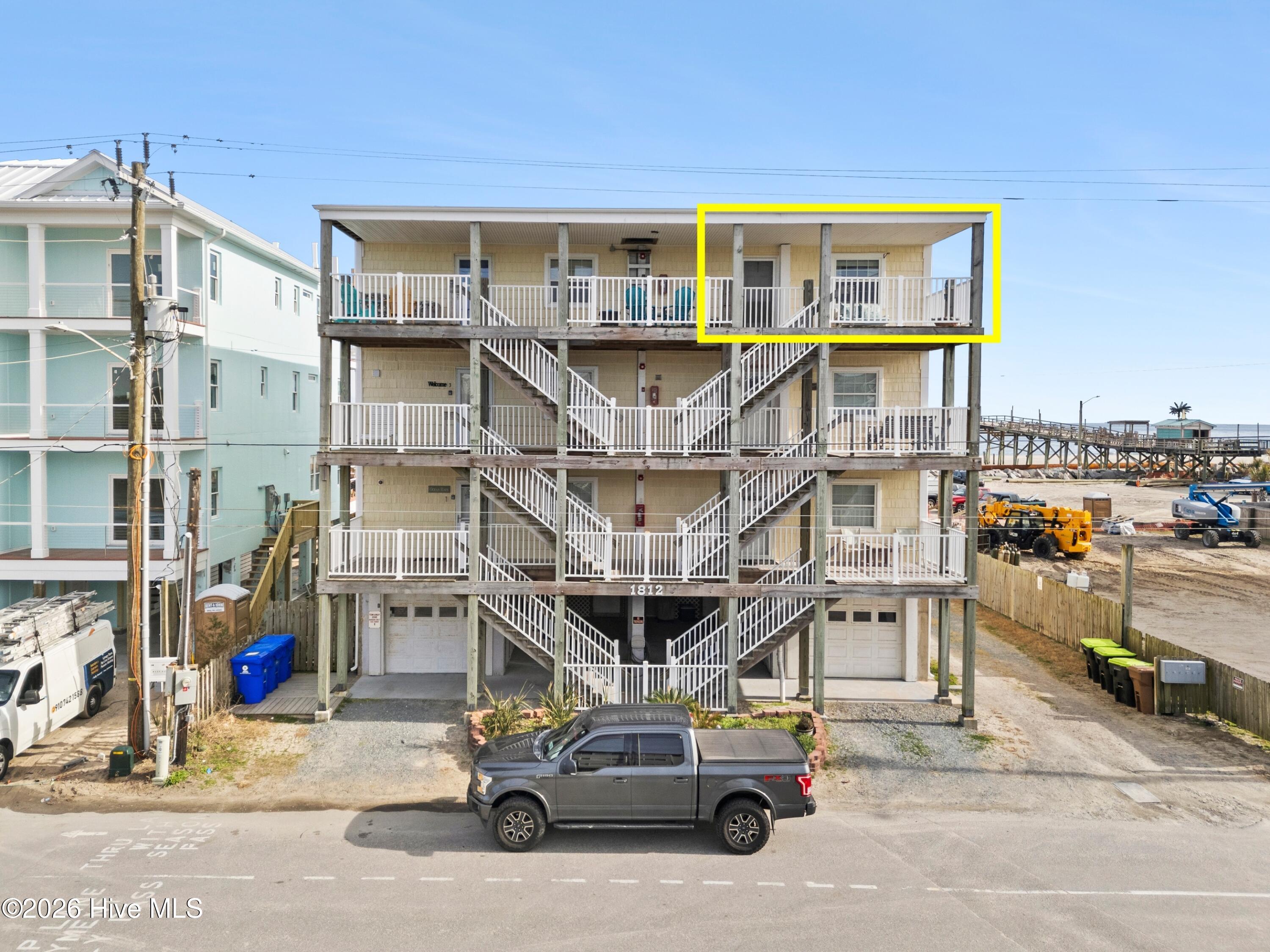 100549000 | Photo 47