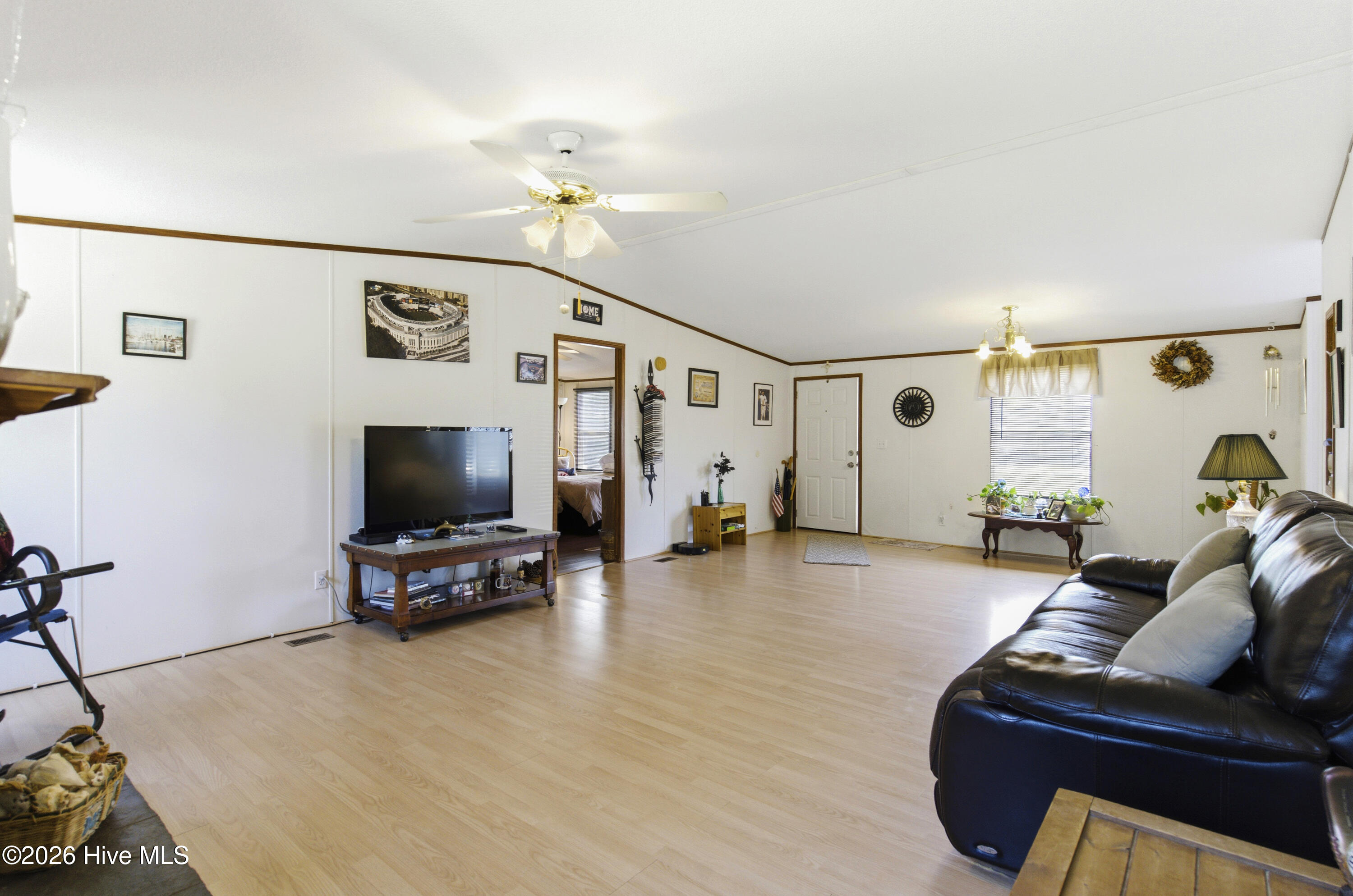 100565497 | Photo 16