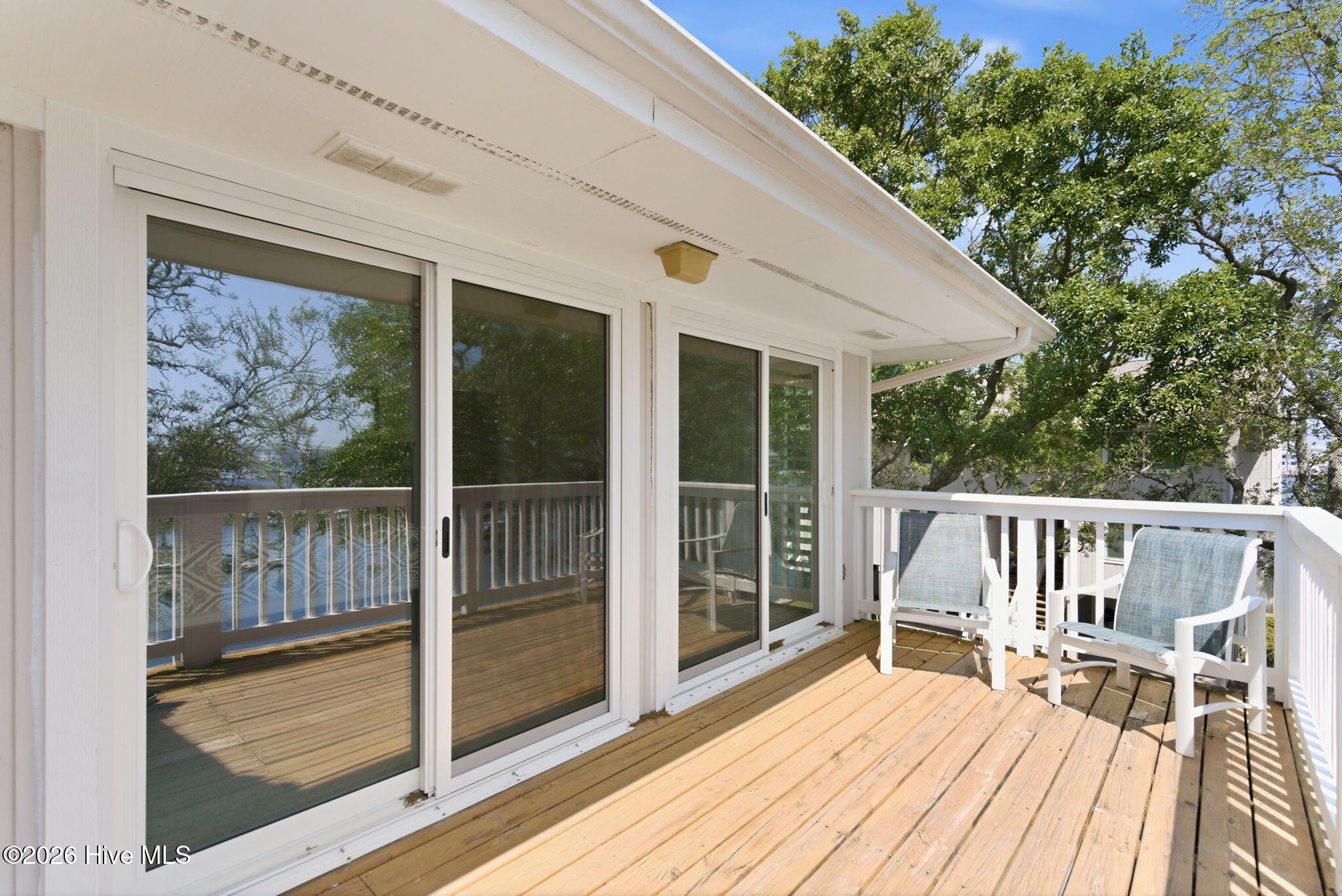 100570413 | Photo 10