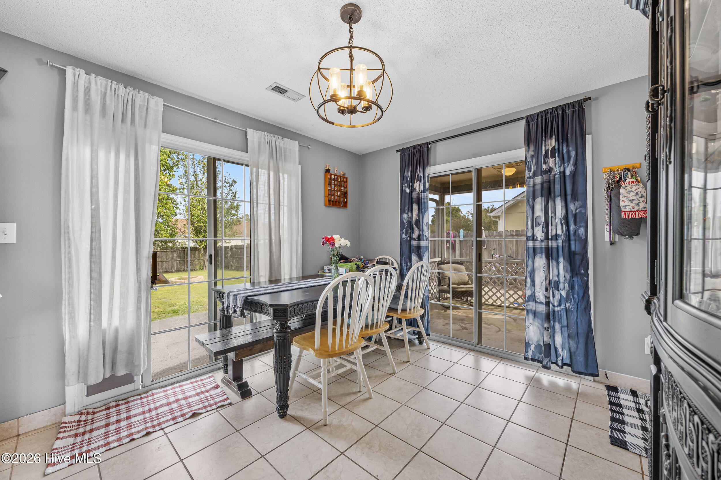 100565830 | Photo 12