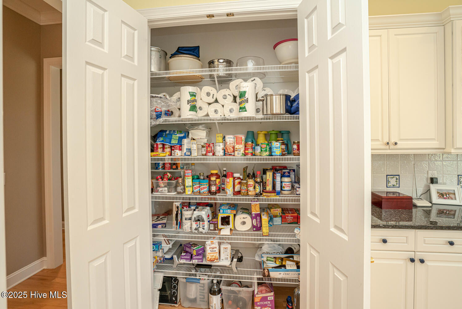 100547703 | Photo 21