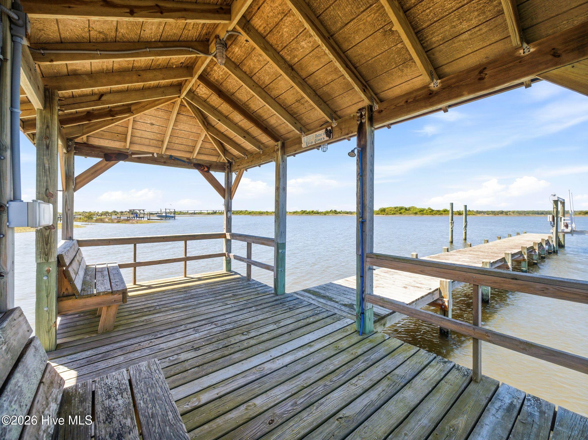 100569349 | Photo 105