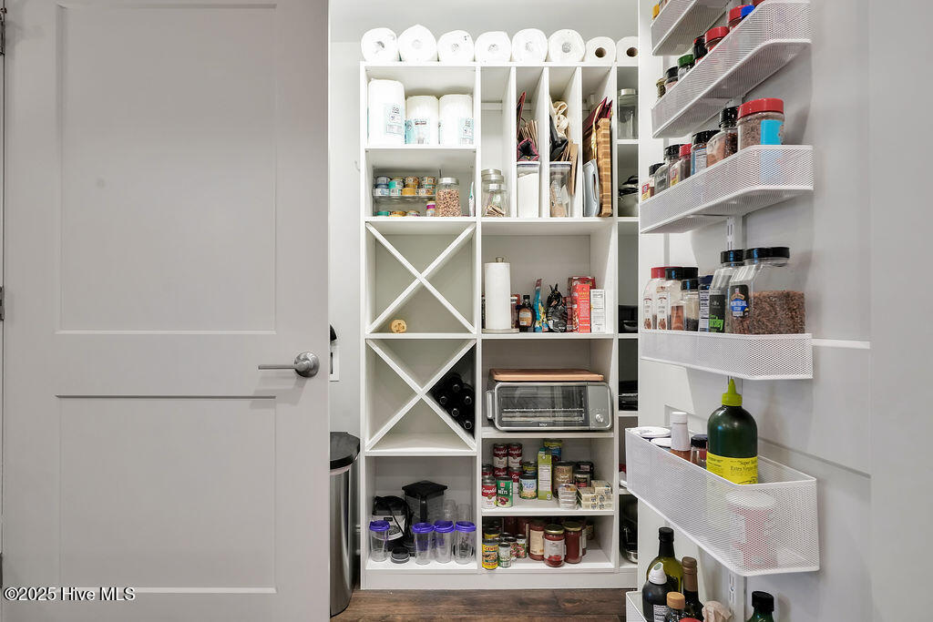 100525611 | Photo 17