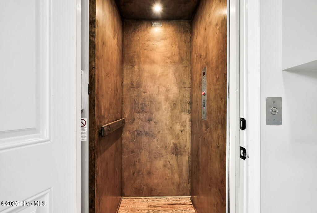 100566237 | Photo 37