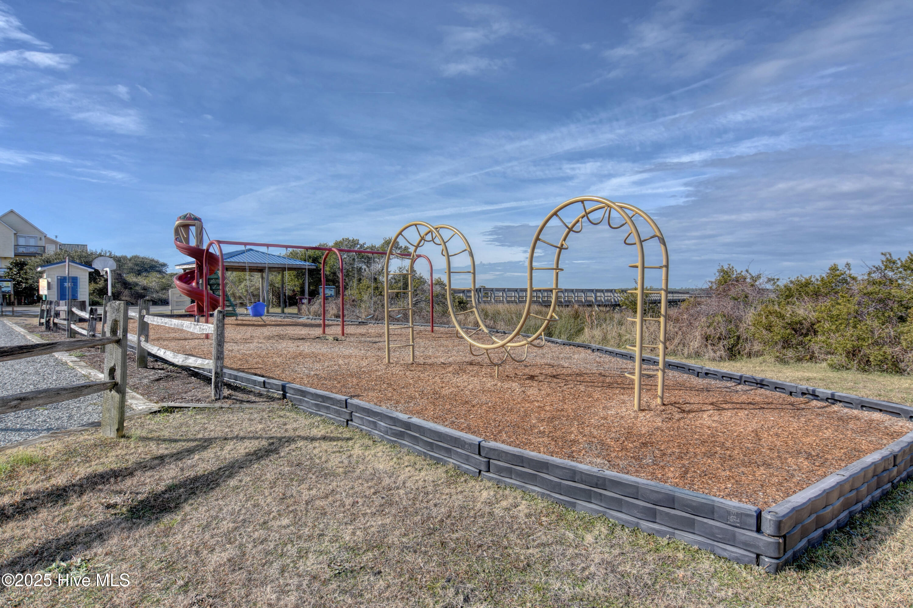 100548248 | Photo 37