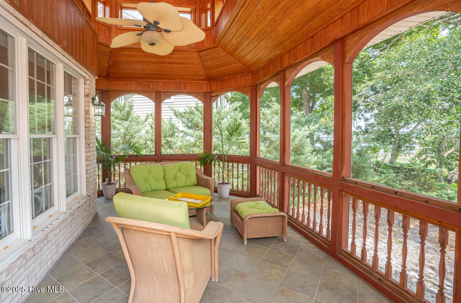 100510807 | Photo 39