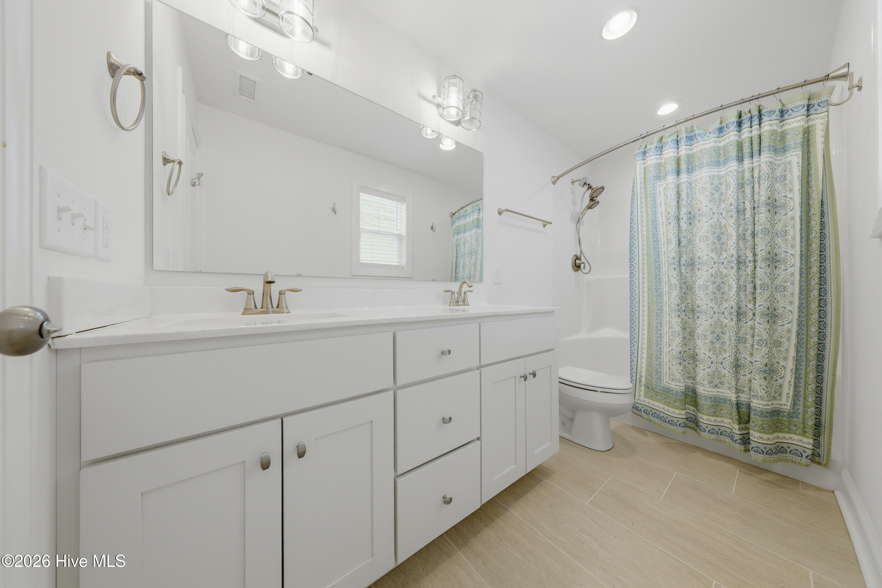 100558751 | Photo 28