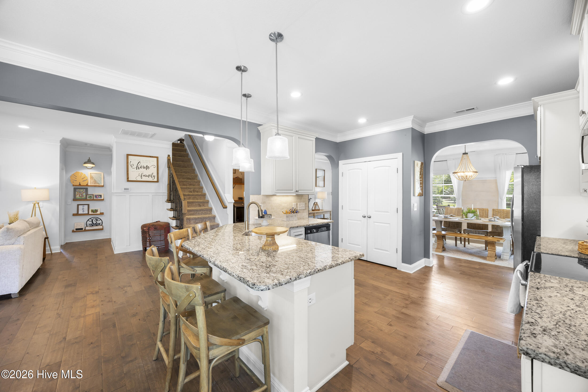 100565893 | Photo 14