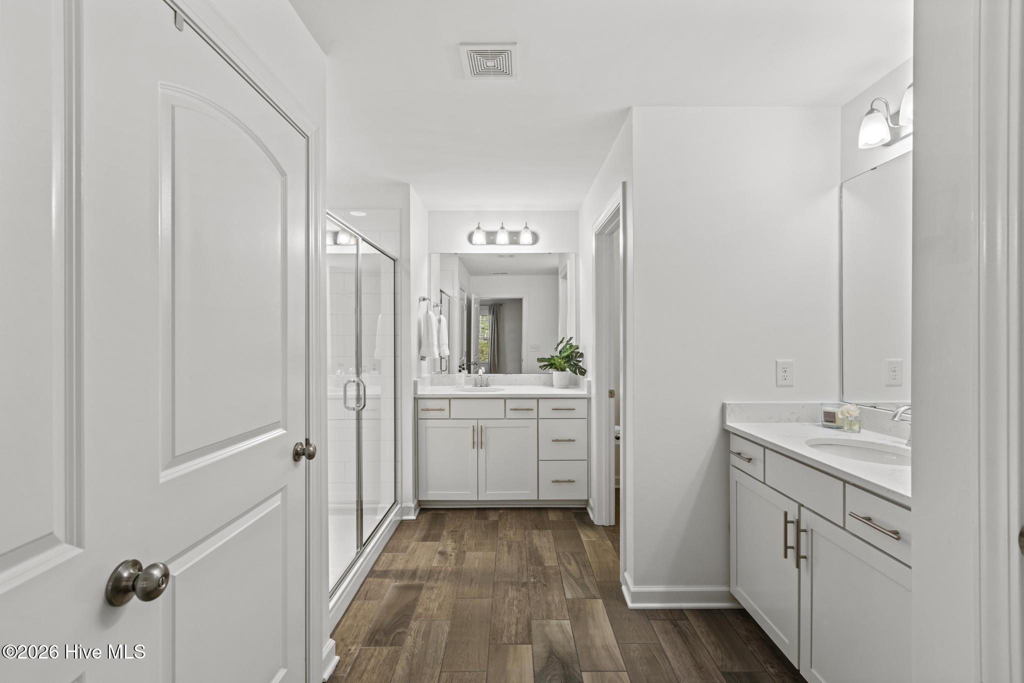 100554493 | Photo 45