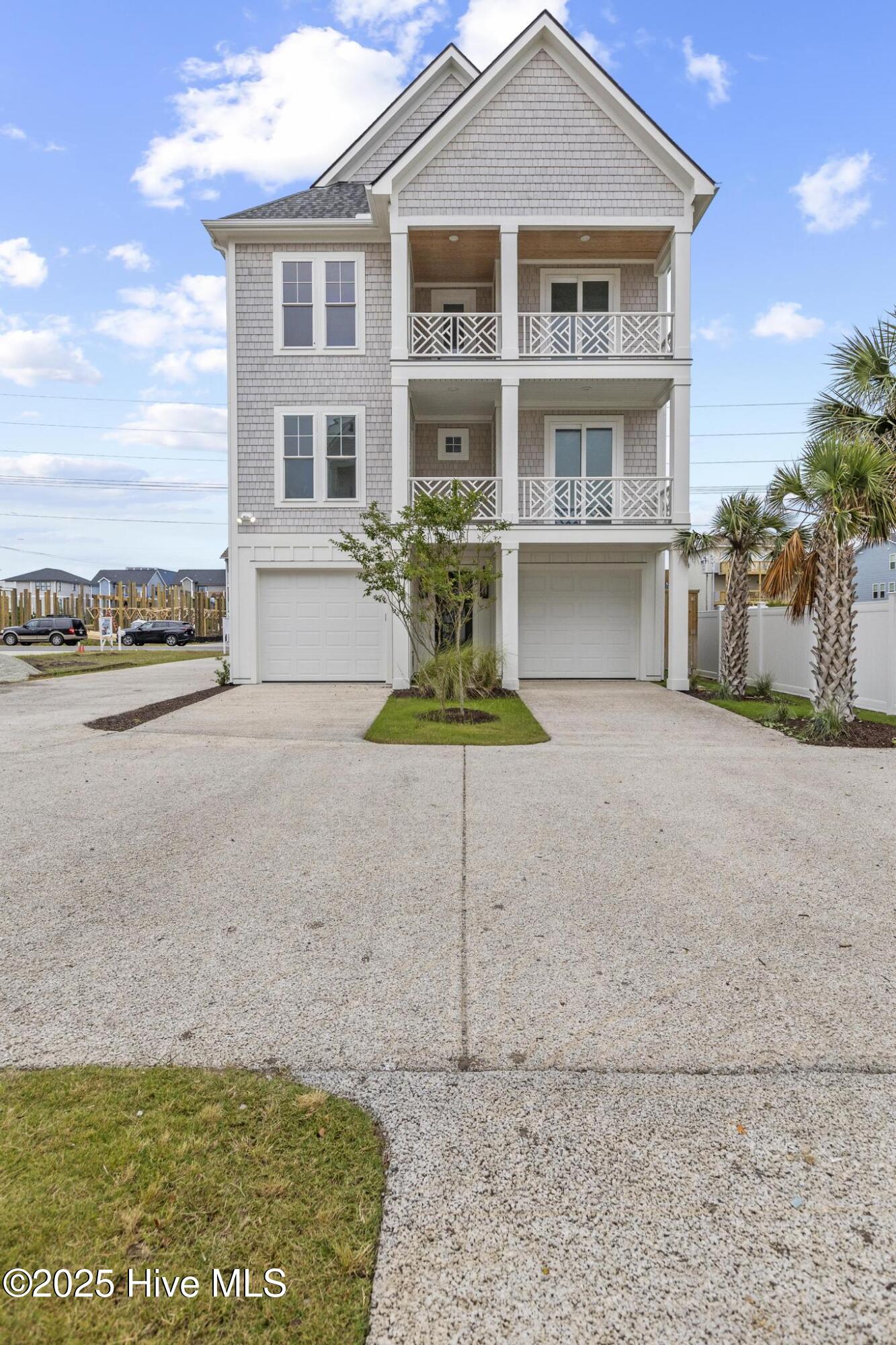 100565849 | Photo 84