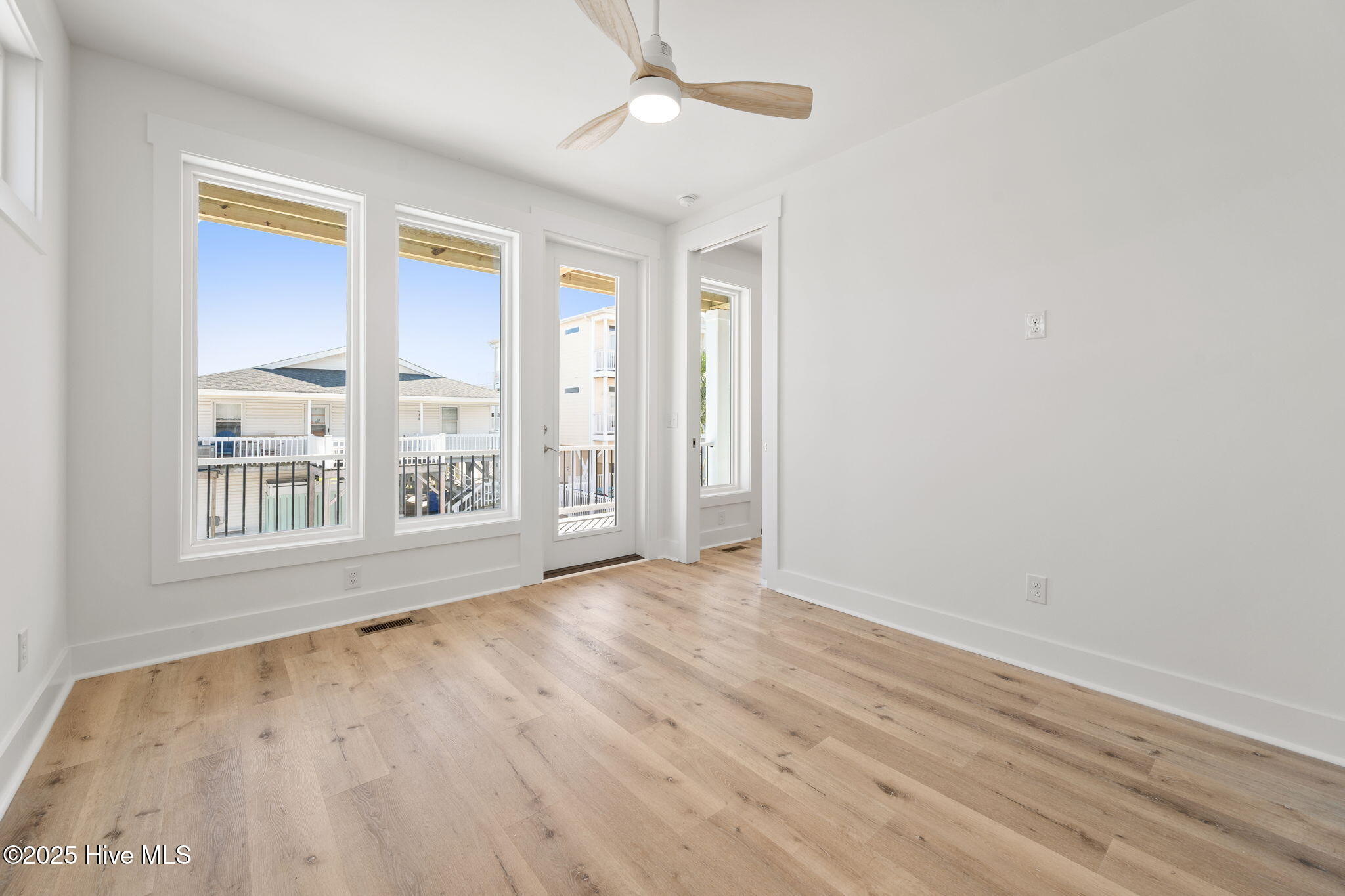 100525403 | Photo 39