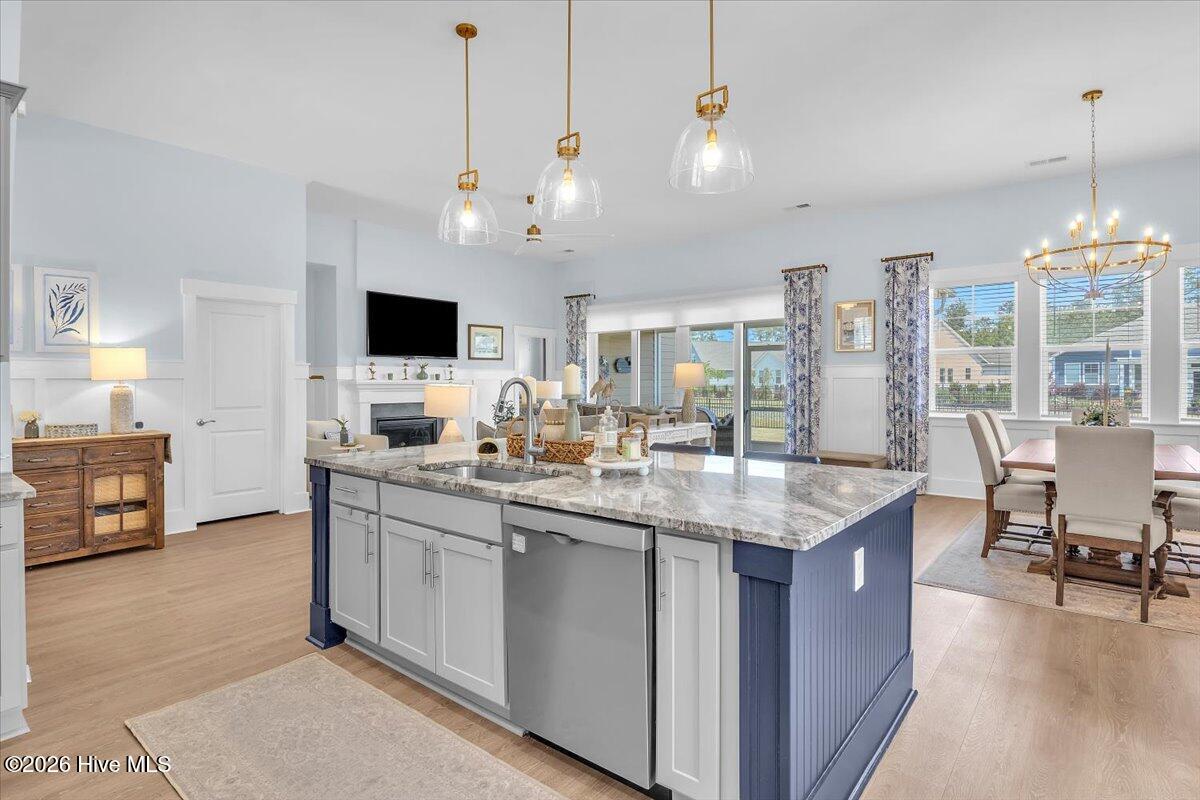 100569276 | Photo 13