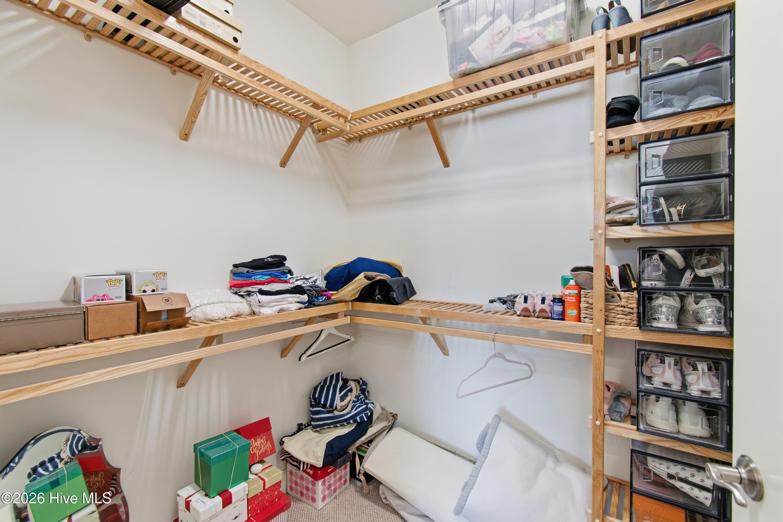 100548705 | Photo 47