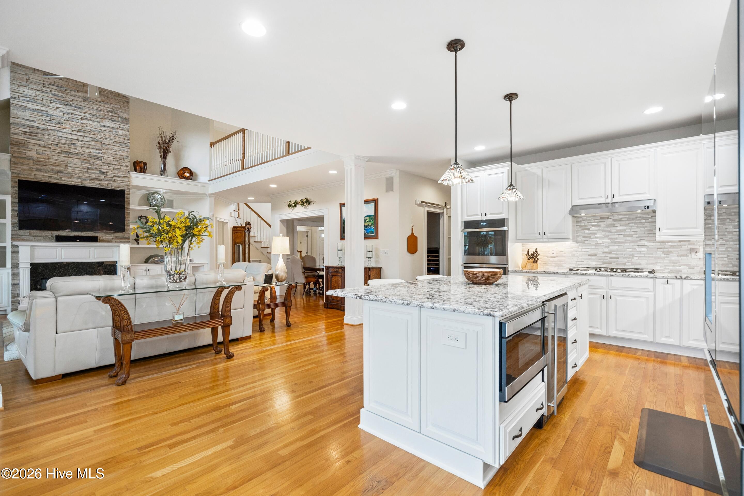 100548933 | Photo 24