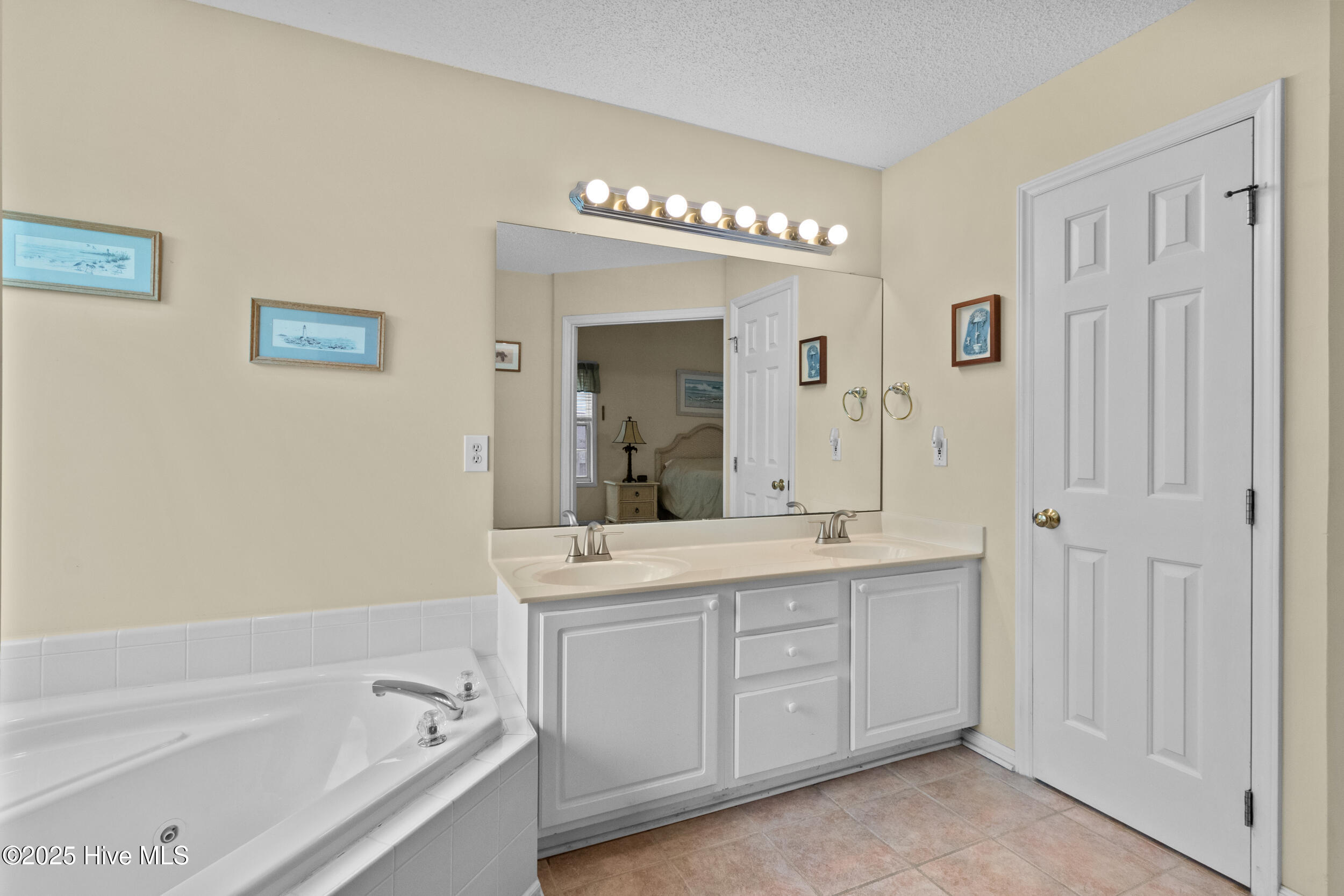 100518849 | Photo 22