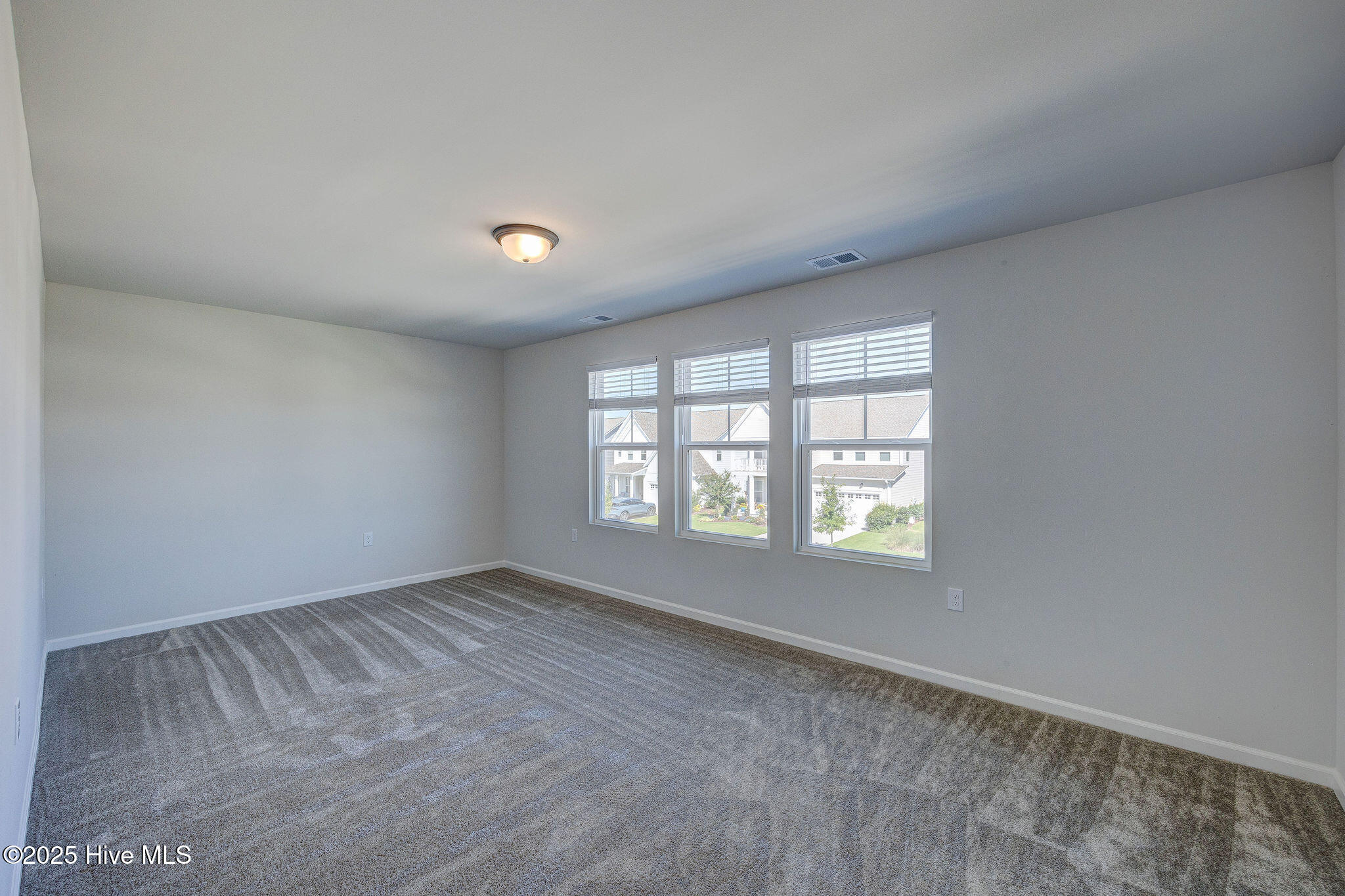 100534106 | Photo 28