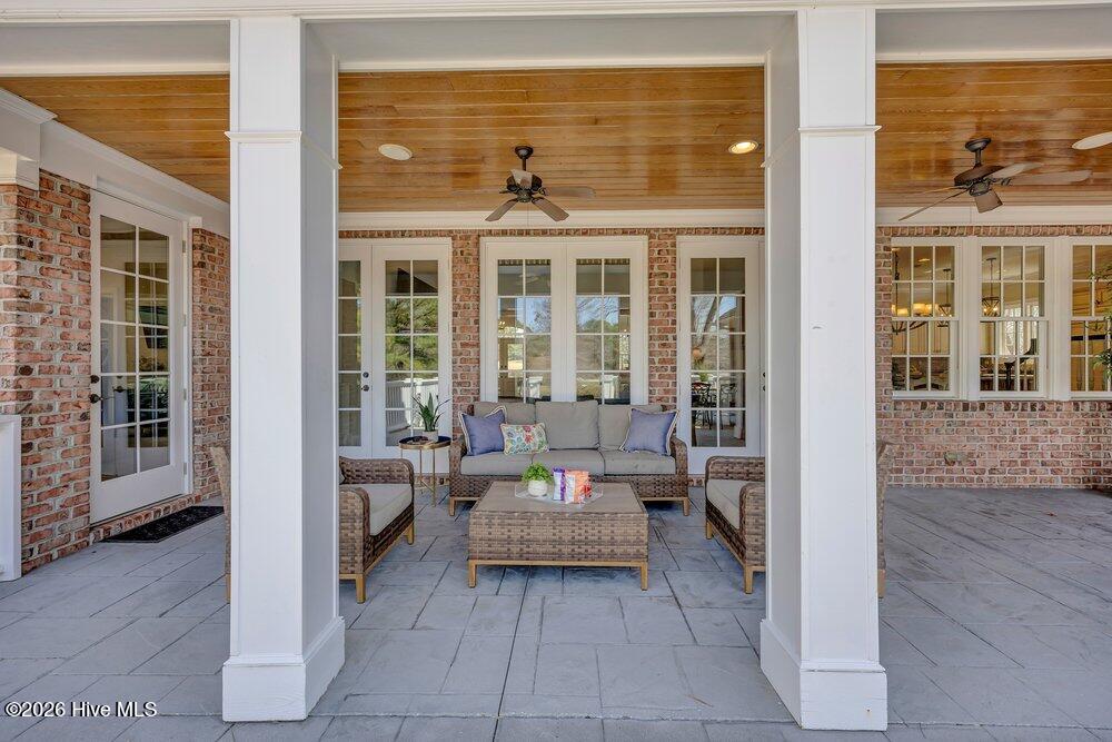 100558006 | Photo 48