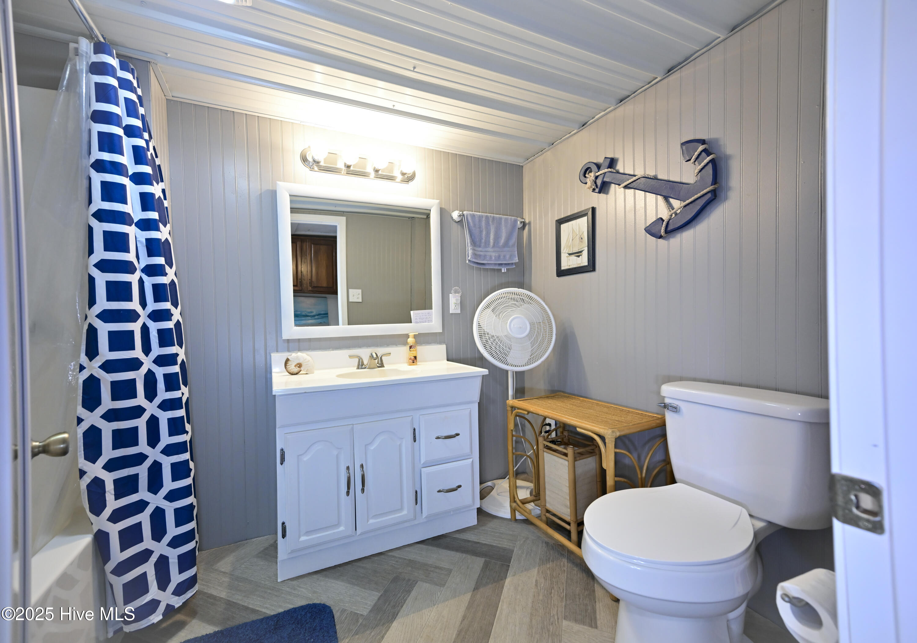 100495129 | Photo 52