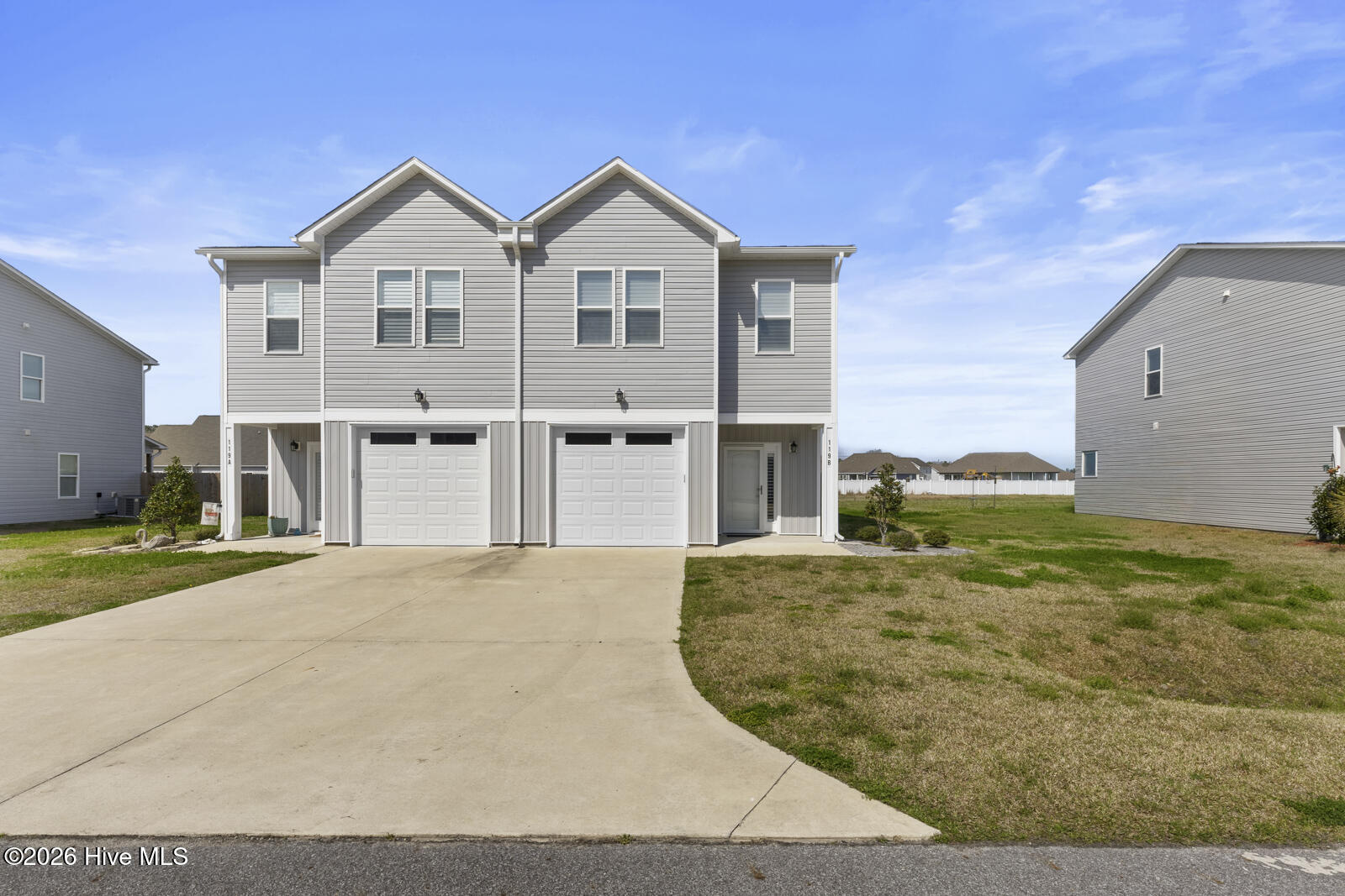 100560186 | Photo 31