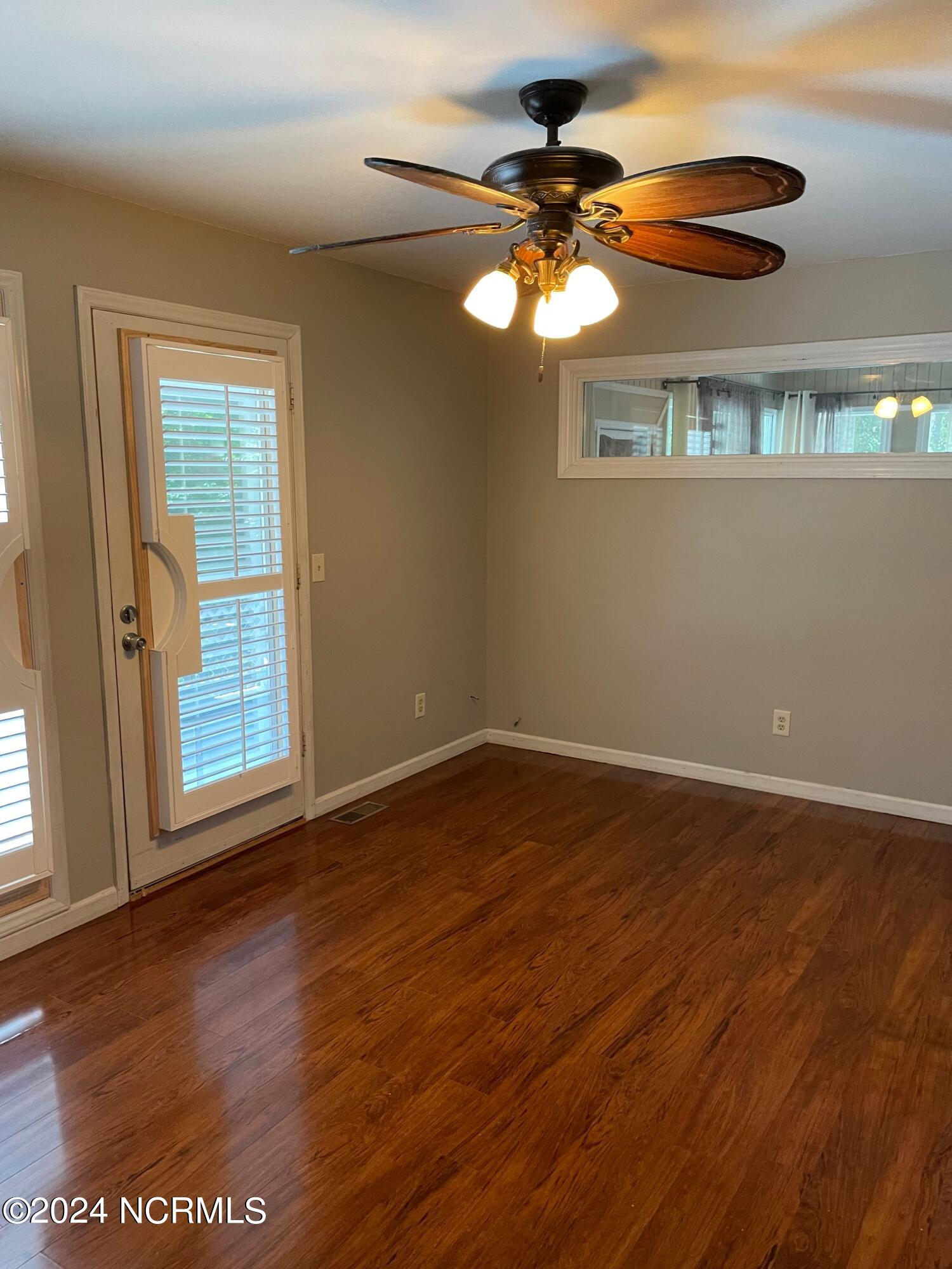 100560812 | Photo 13