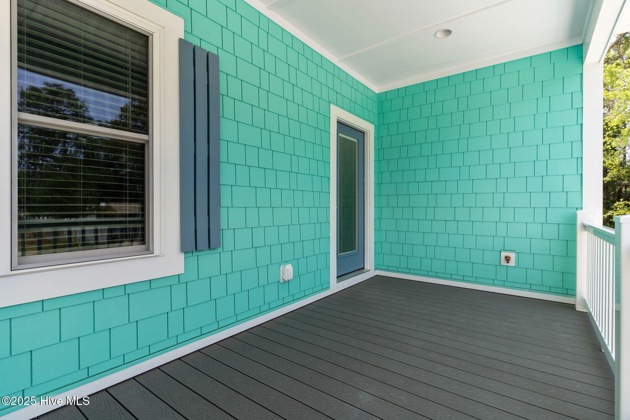 100524435 | Photo 32