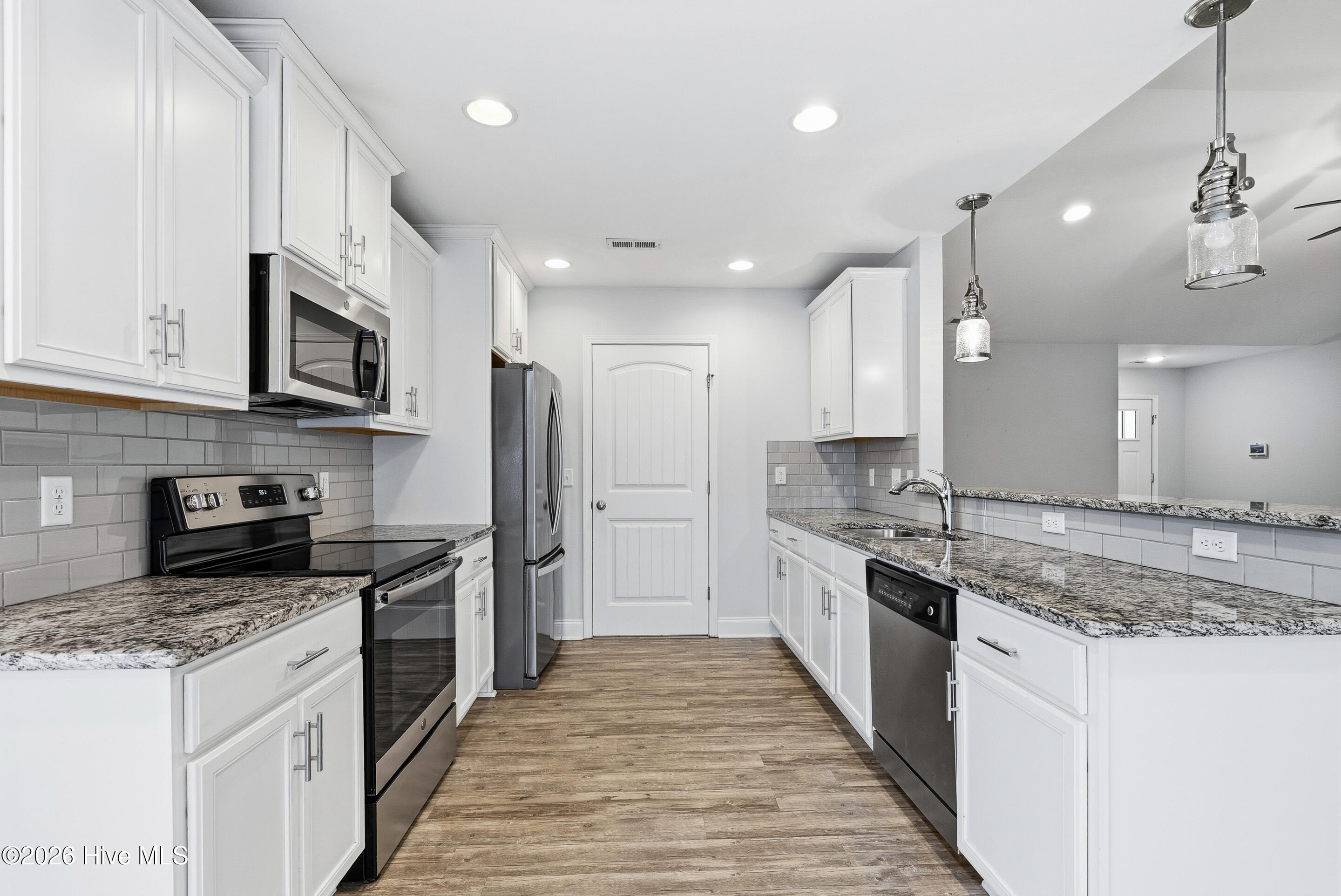 100557566 | Photo 17