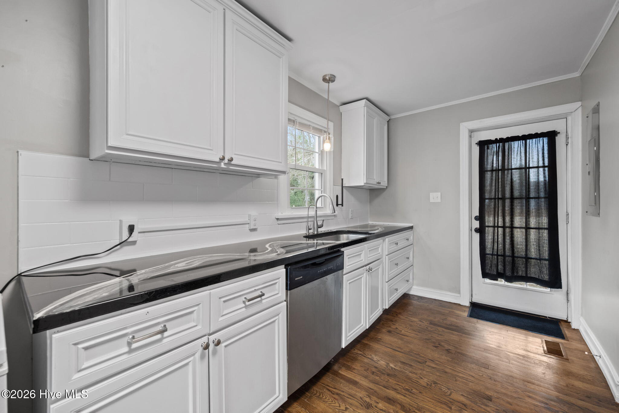 100555981 | Photo 10