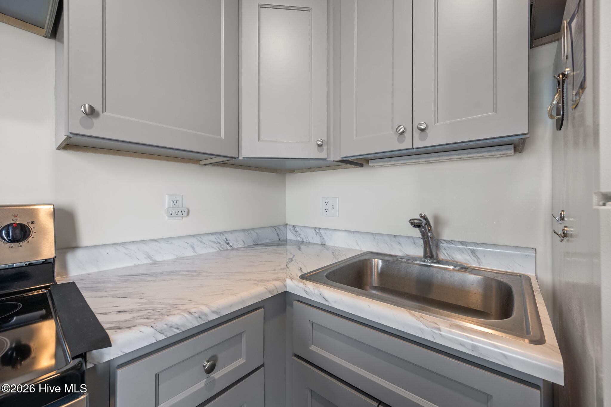 100563730 | Photo 23