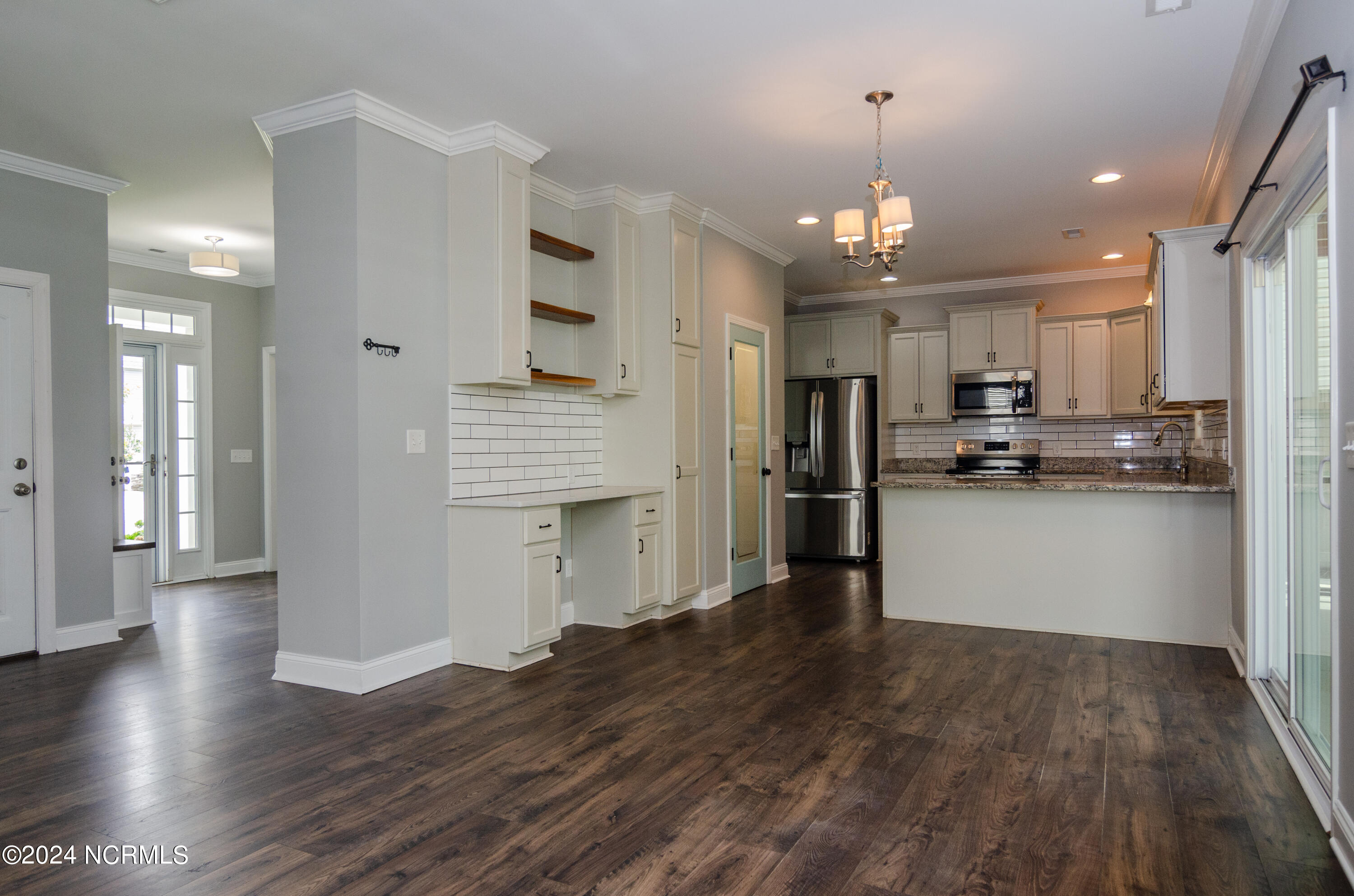 100547679 | Photo 11