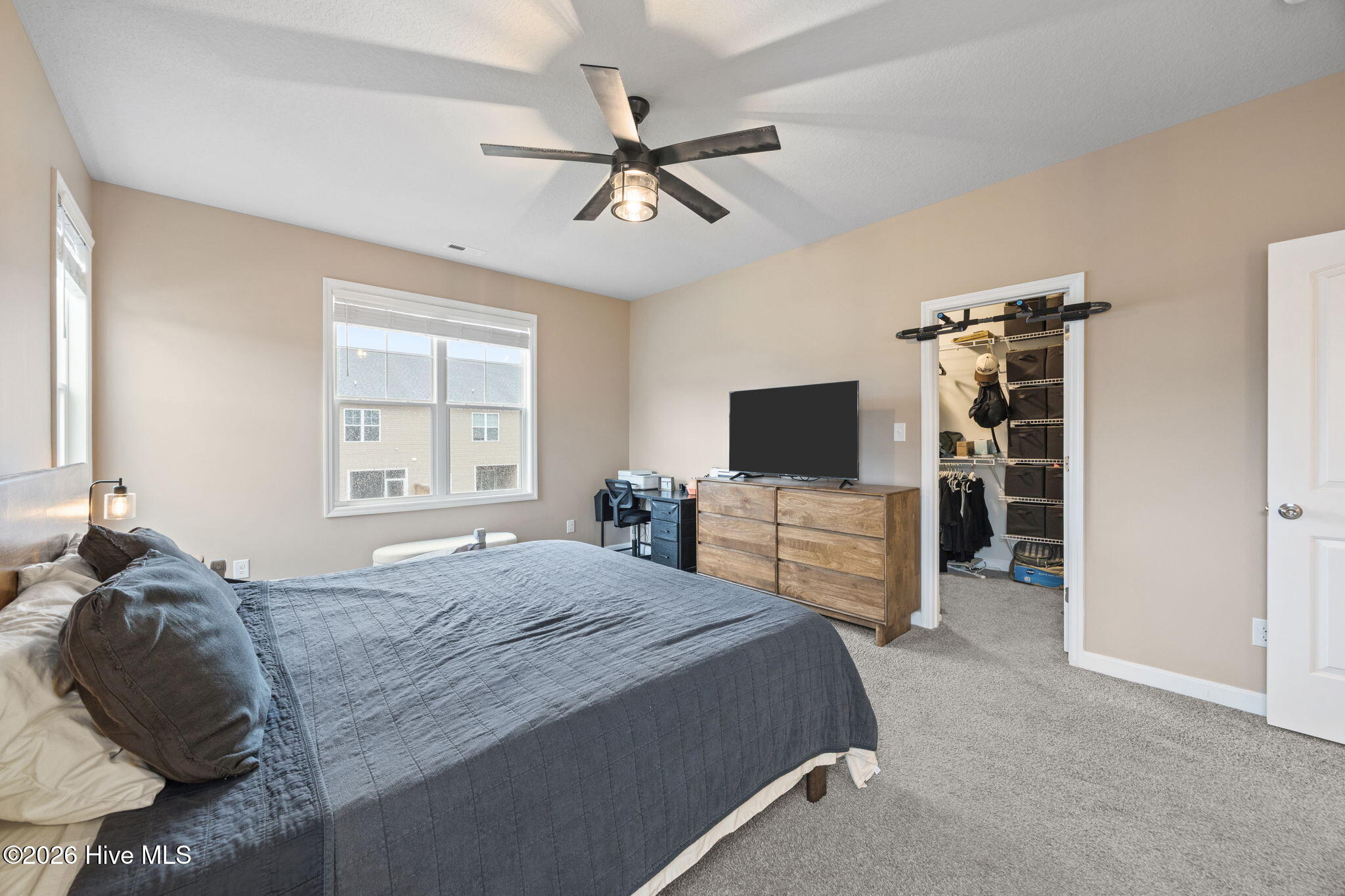 100557596 | Photo 14