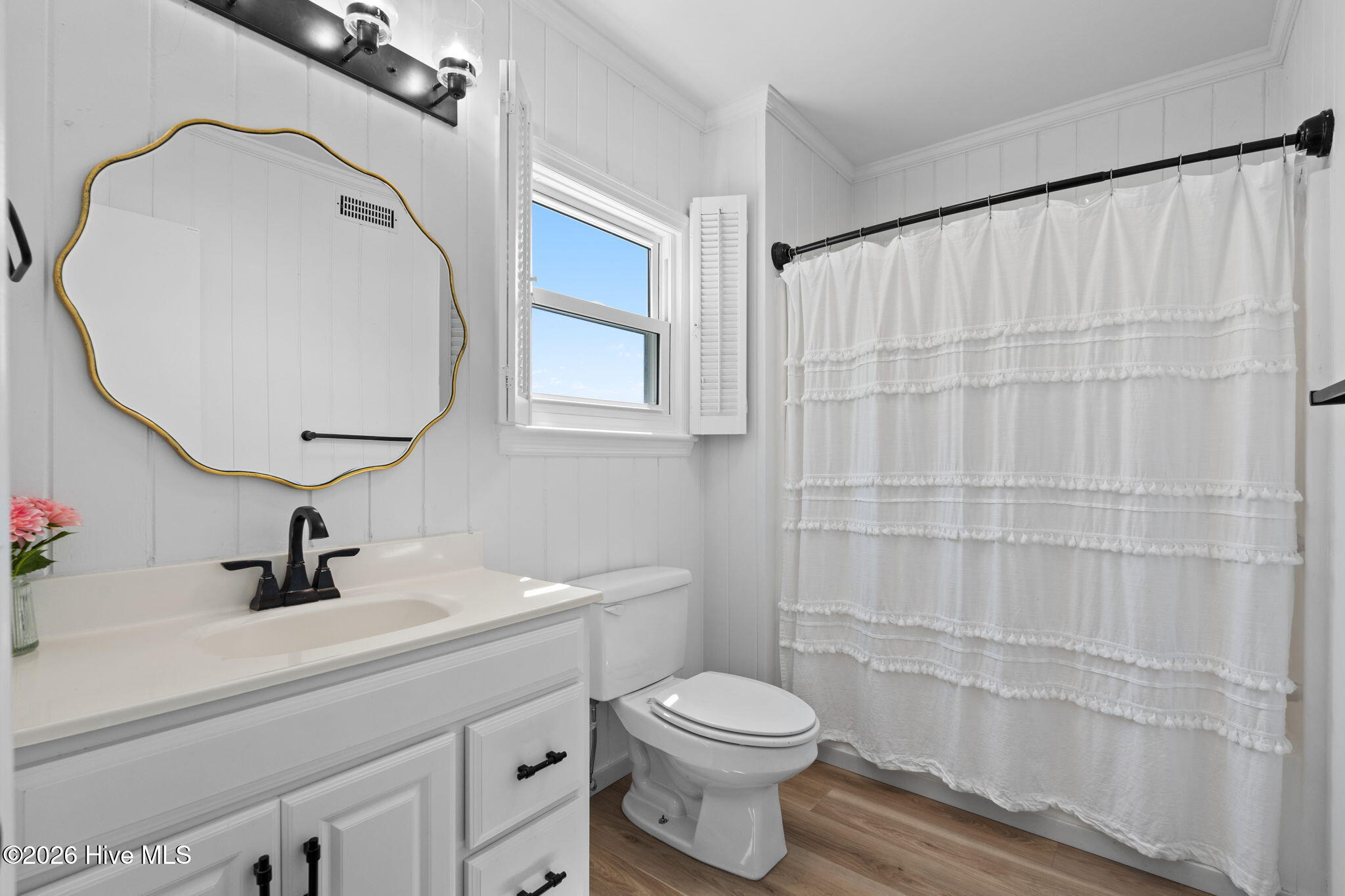 100567694 | Photo 46