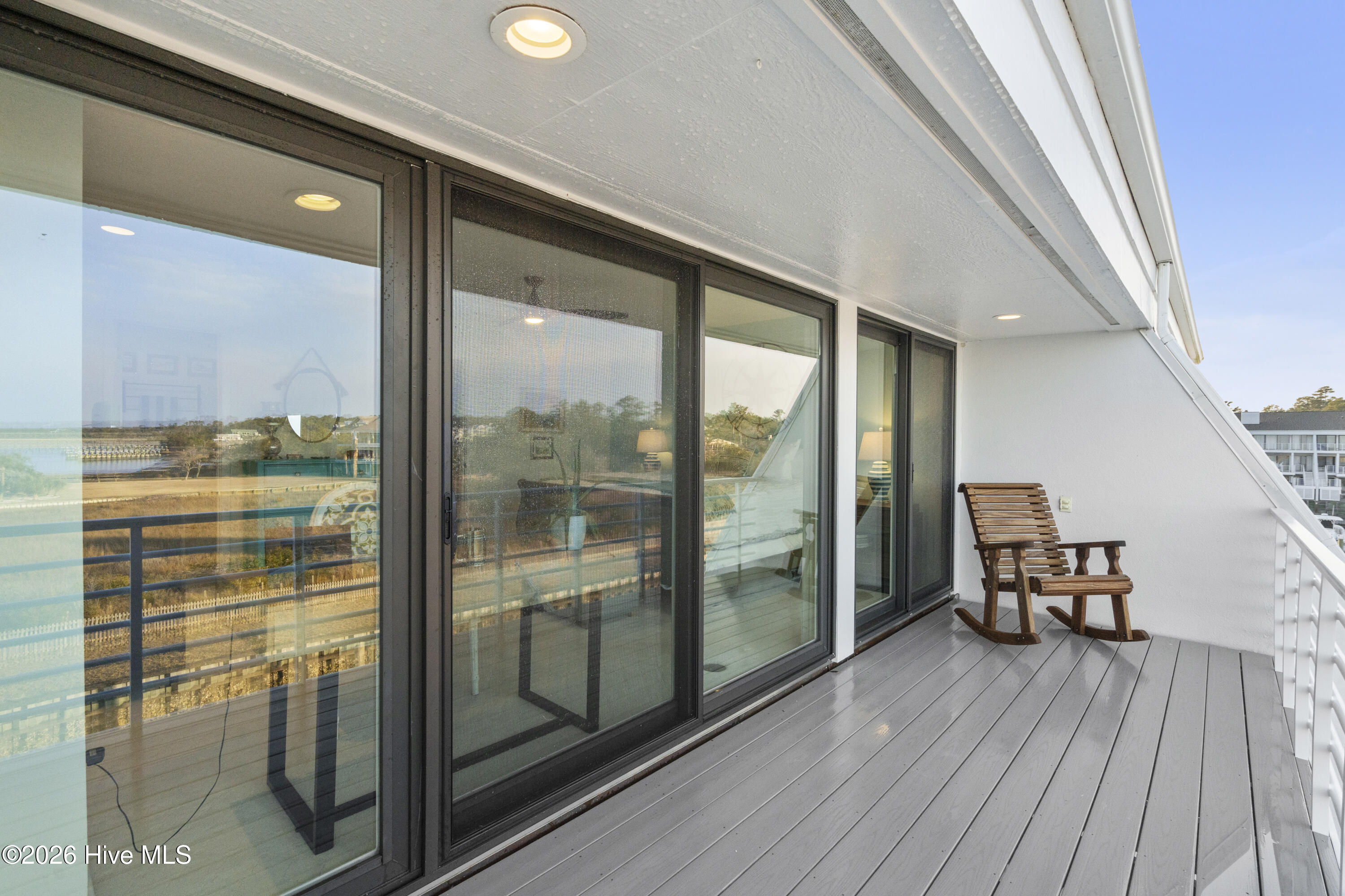 100553448 | Photo 40