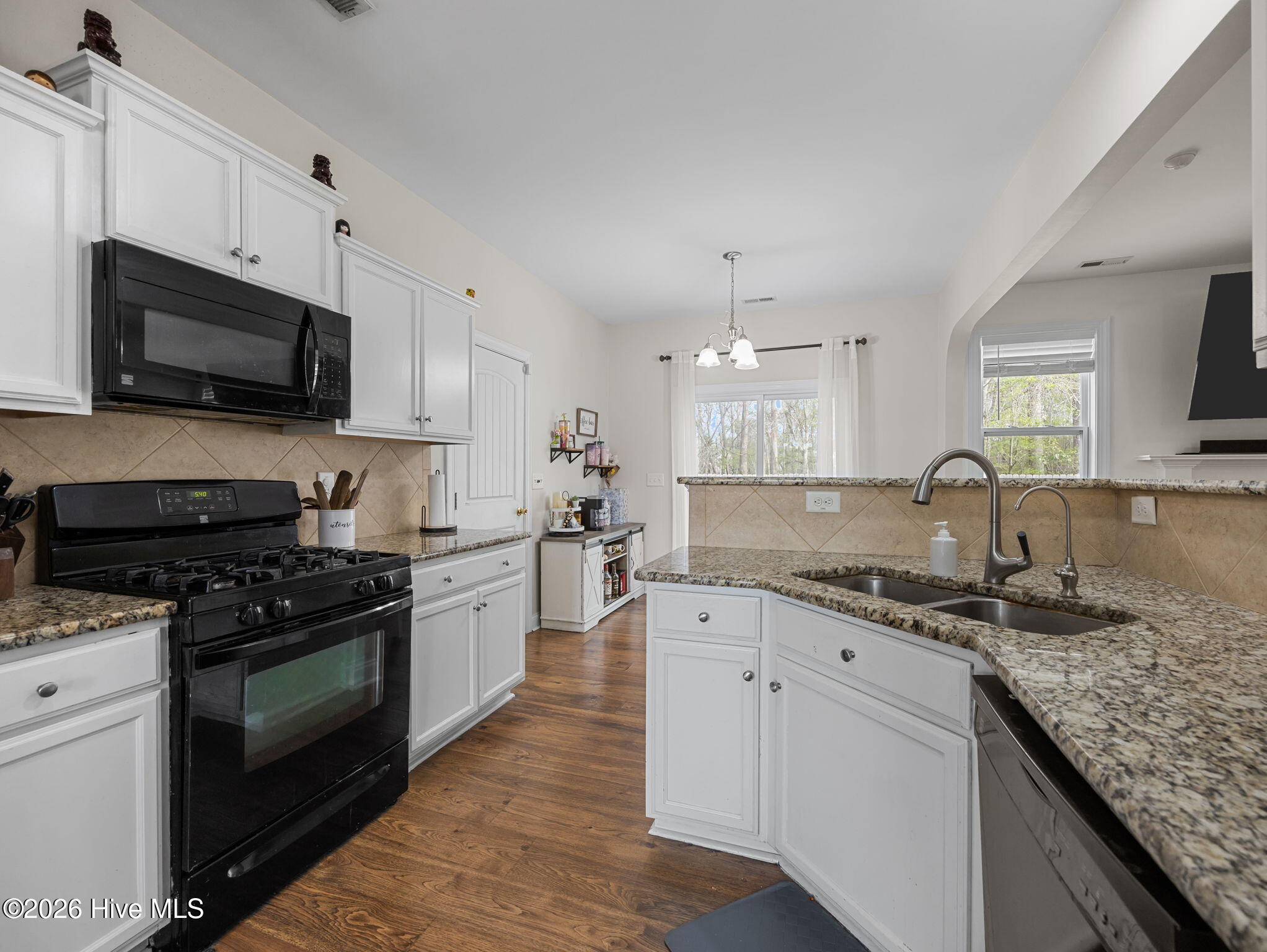 100562724 | Photo 10