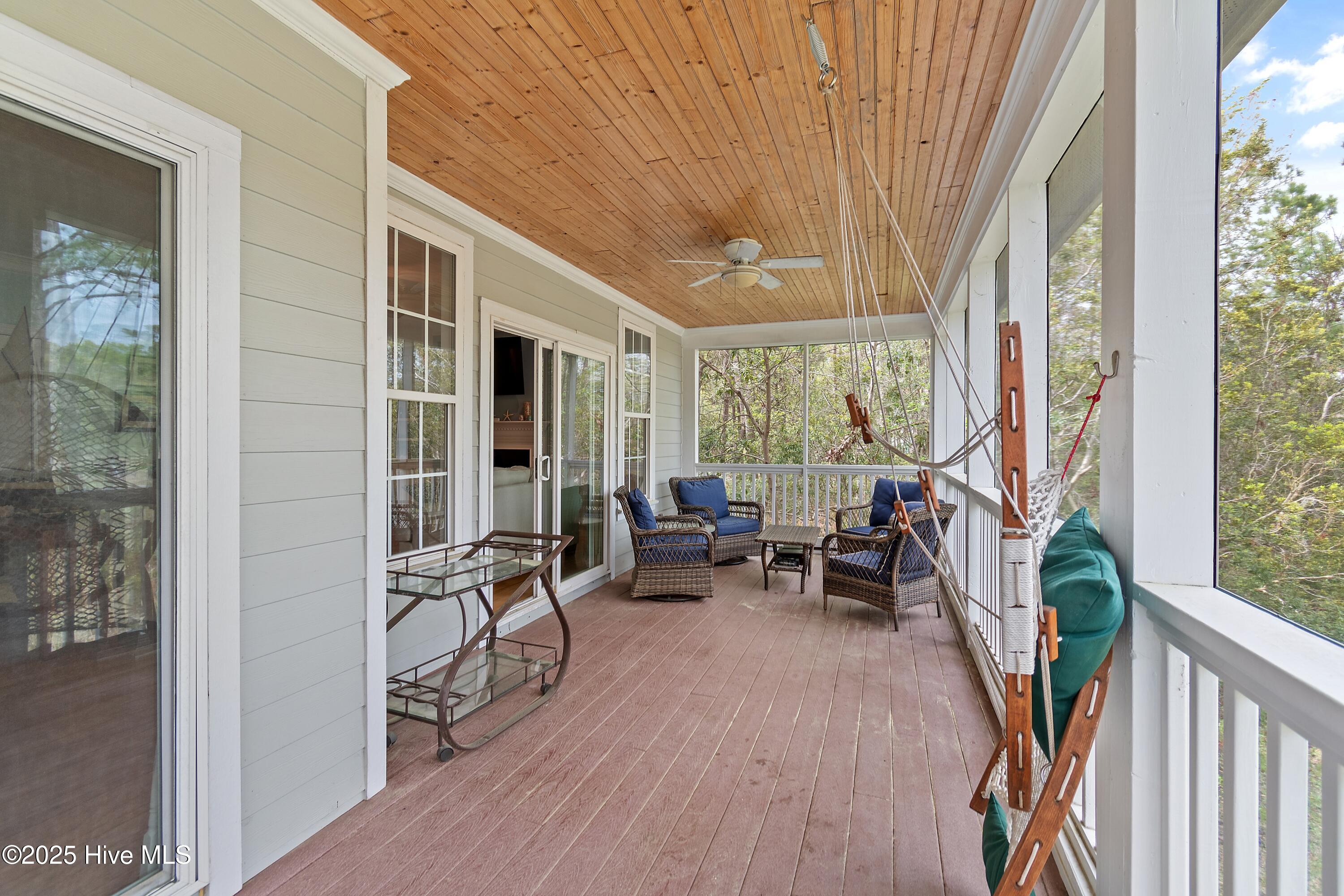 100520830 | Photo 35