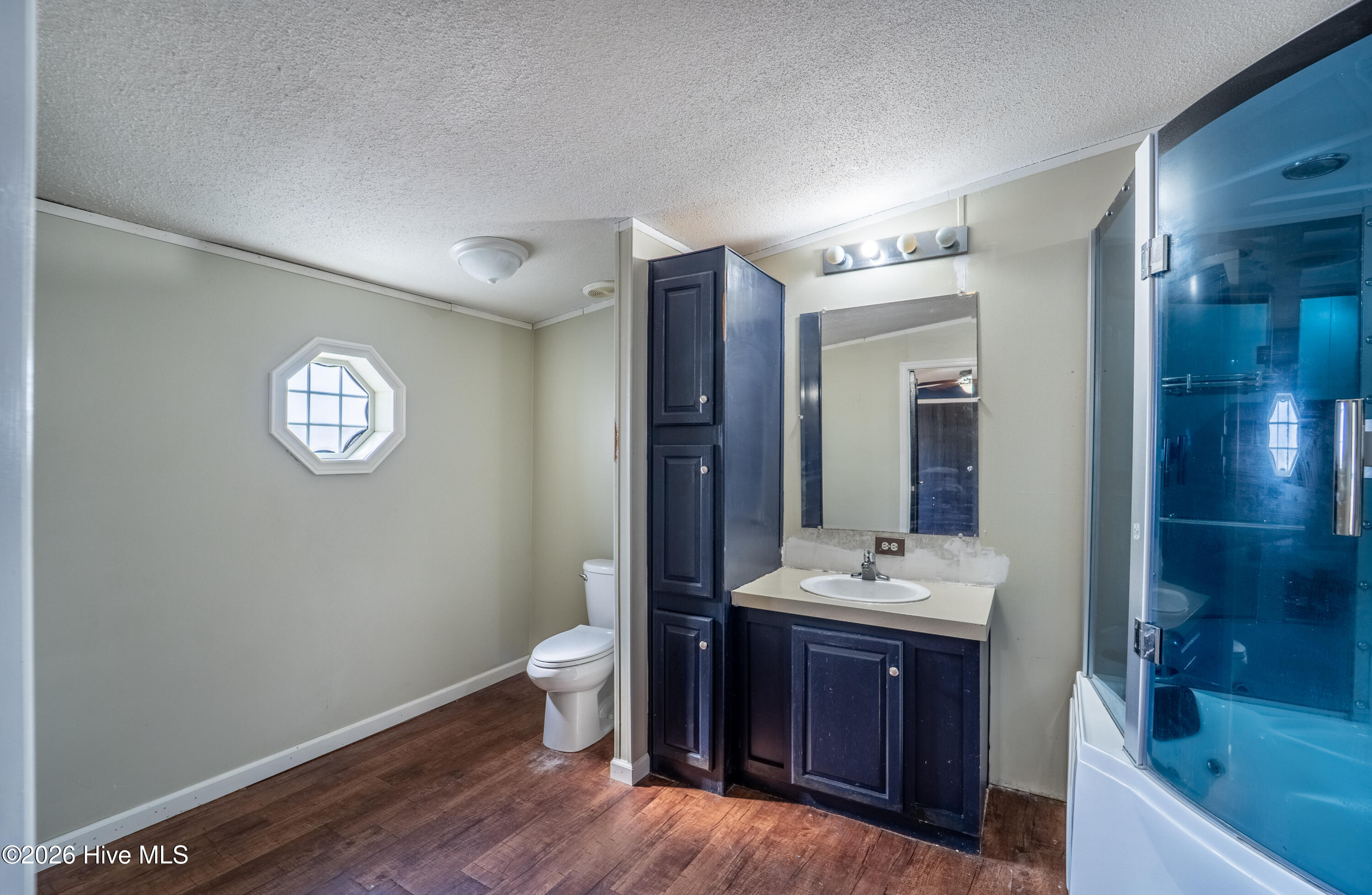 100556798 | Photo 15