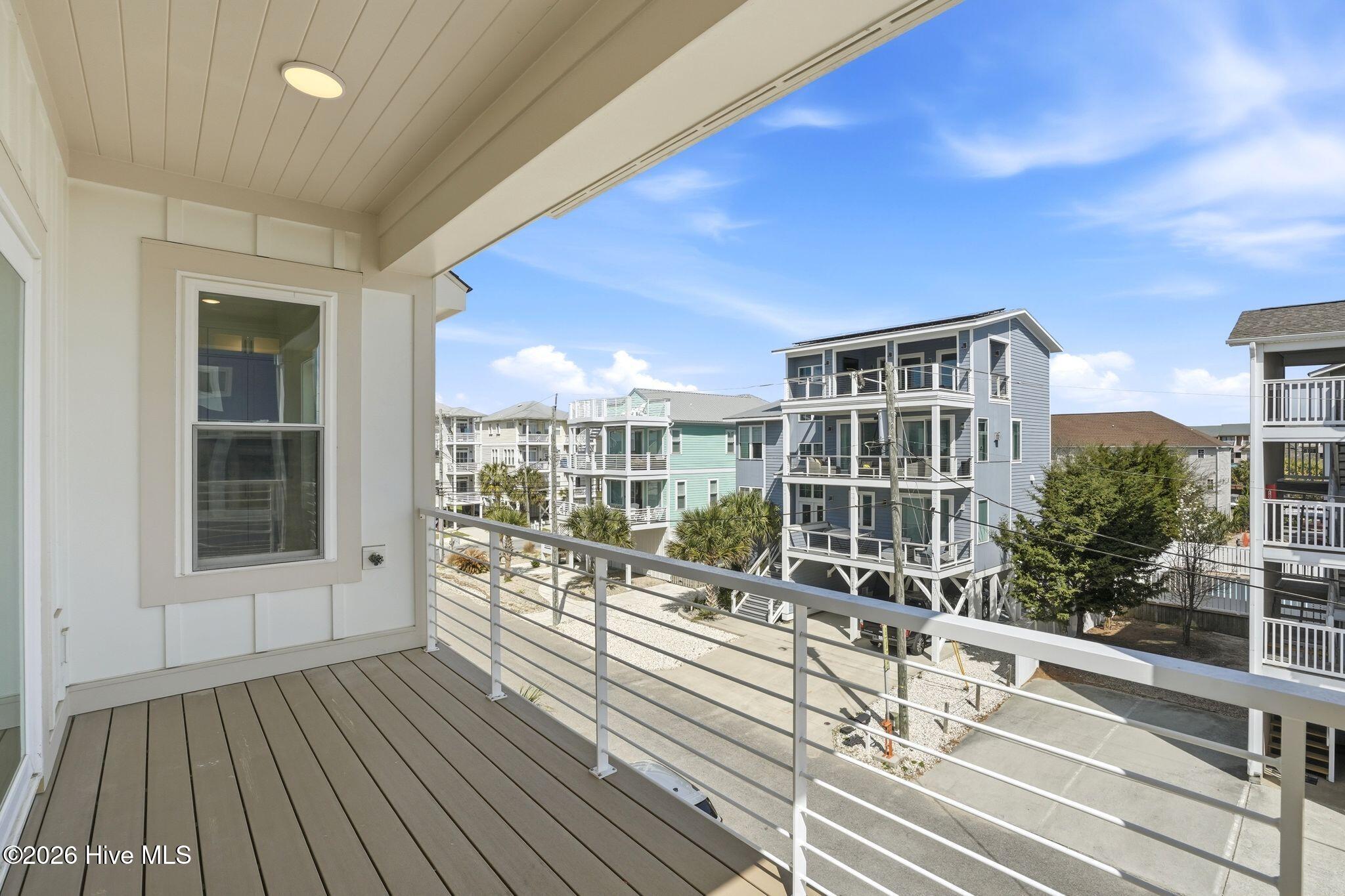 100561284 | Photo 61