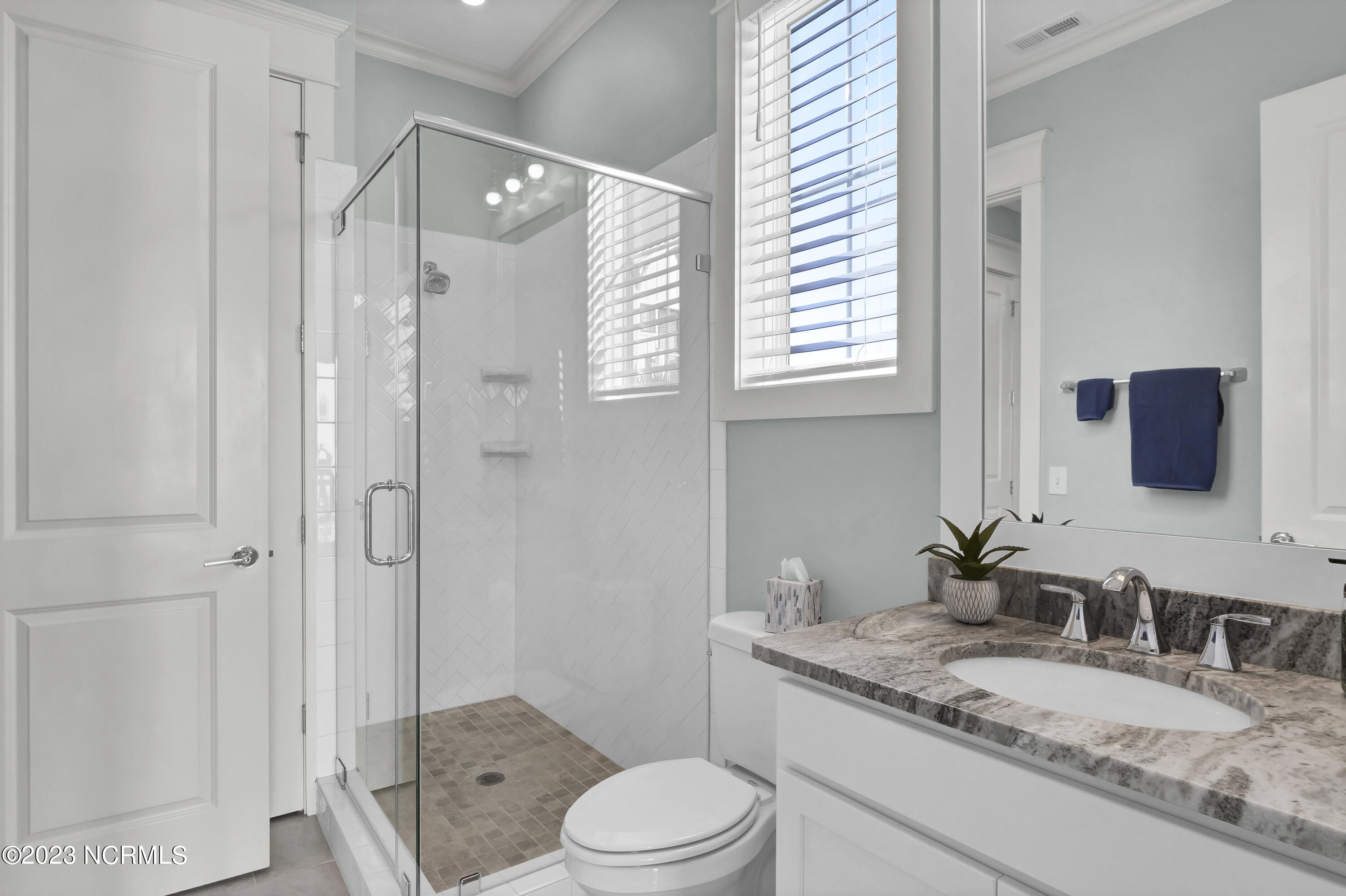 100550816 | Photo 28