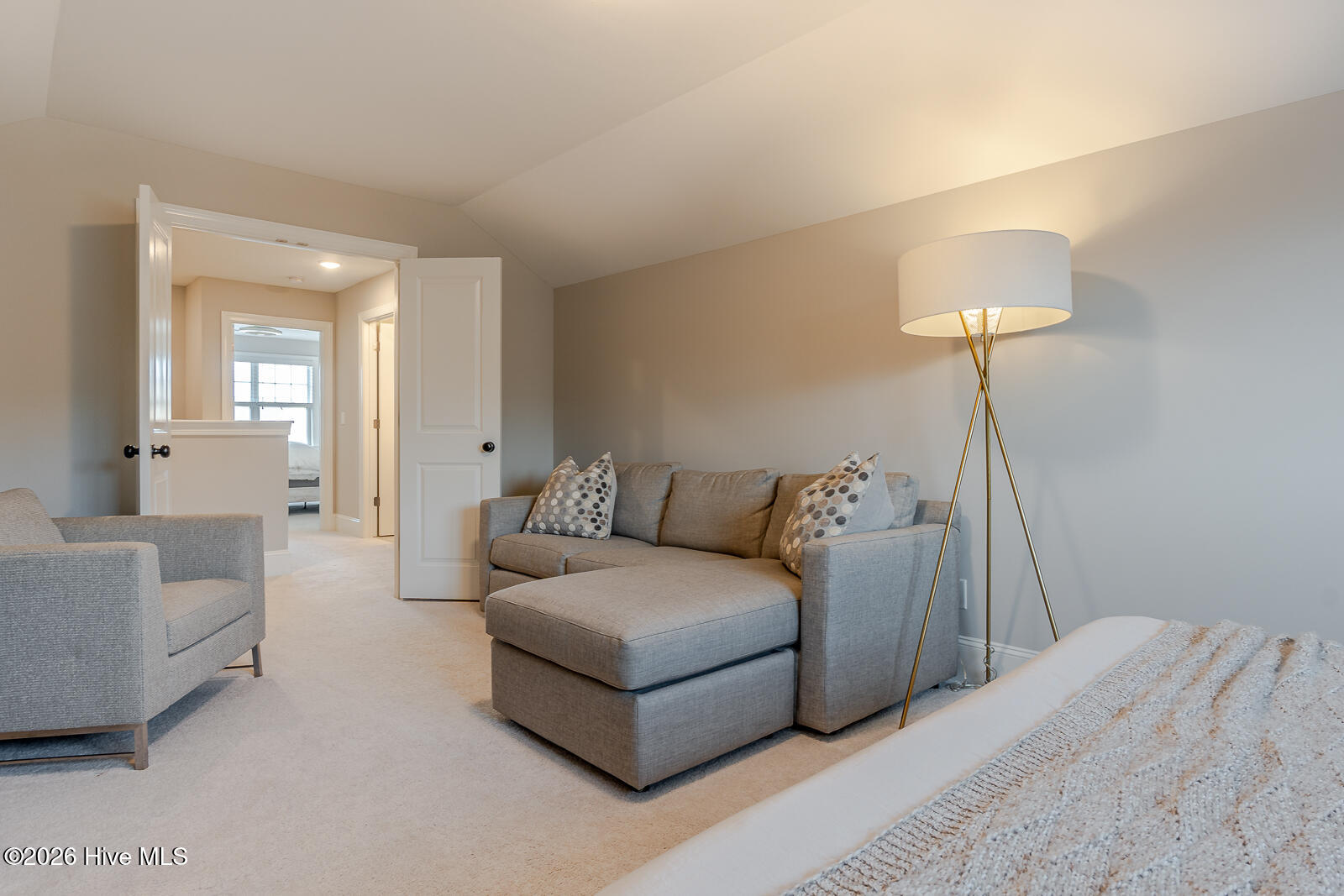 100555037 | Photo 44