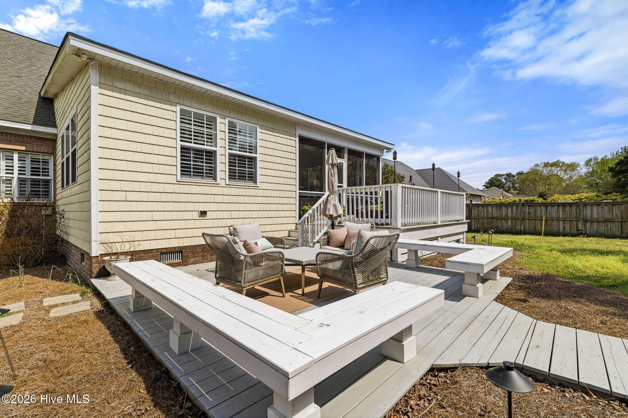 100561515 | Photo 101