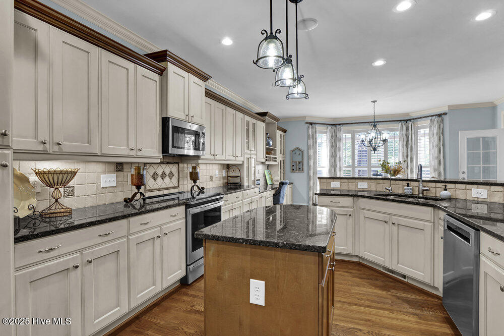 100531667 | Photo 21